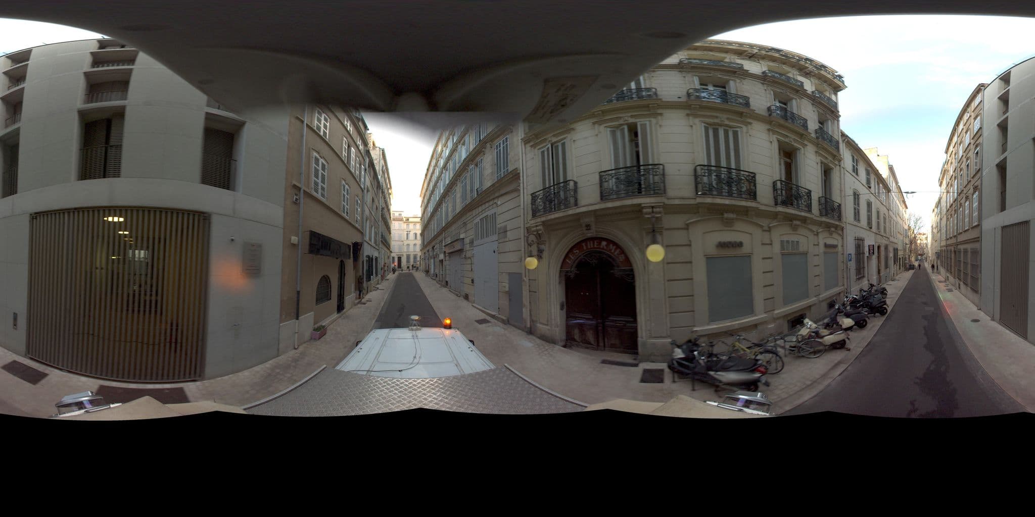 Street view near Hôtel de Toulon, Marseille 01 — © Suez (CC BY-SA · Mapillary)