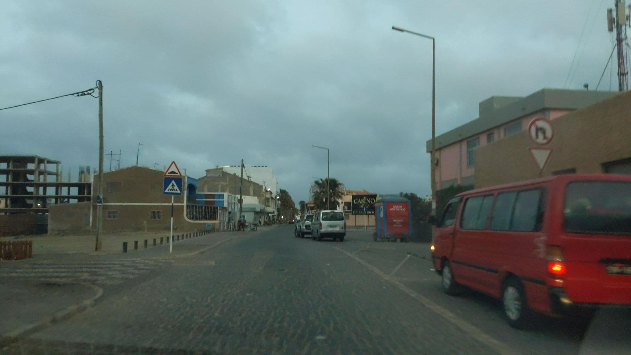 Street view near Hotel Oasis Atlantico Novorizonte Sal, Santa Maria — © waldyrious (CC BY-SA · Mapillary)