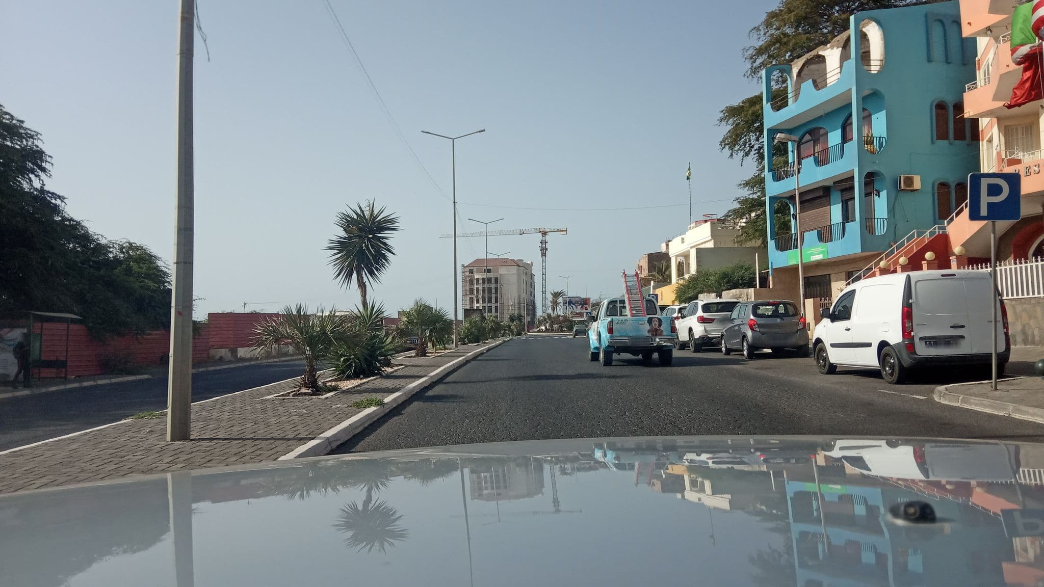Street view near Perola Hotel Praia, Achada Santo Antonio — © verdeano (CC BY-SA · Mapillary)