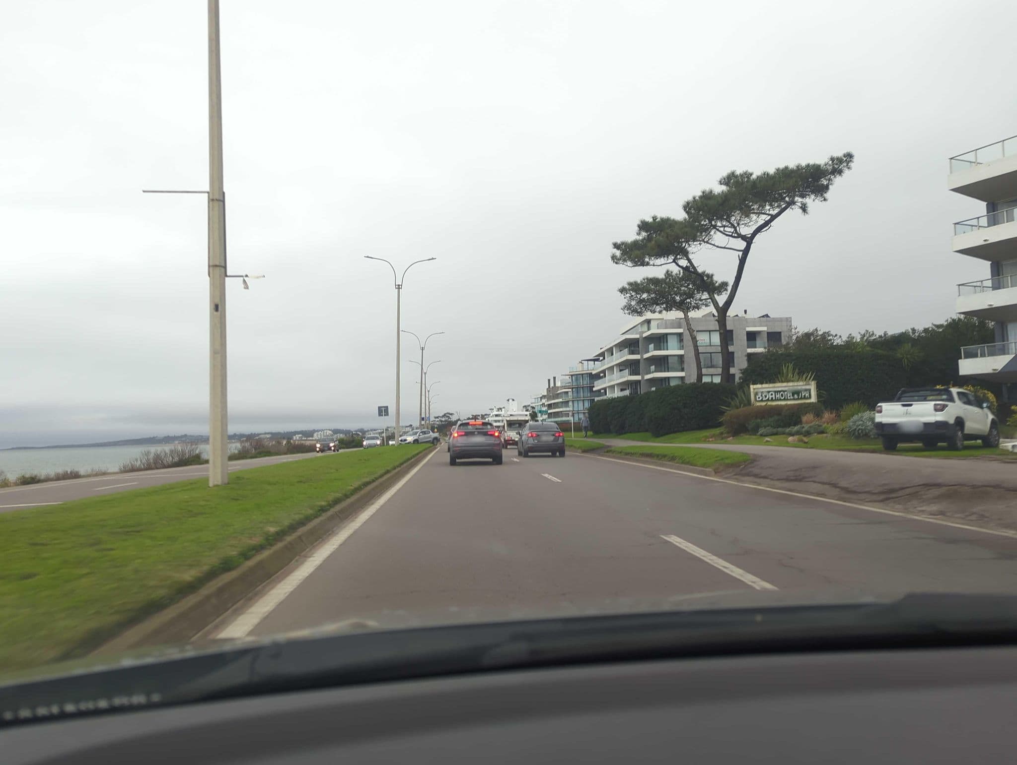 Street view near Baie Des Anges Apart Hotel & Spa Punta del Este, Maldonado — © sirgabouy (CC BY-SA · Mapillary)