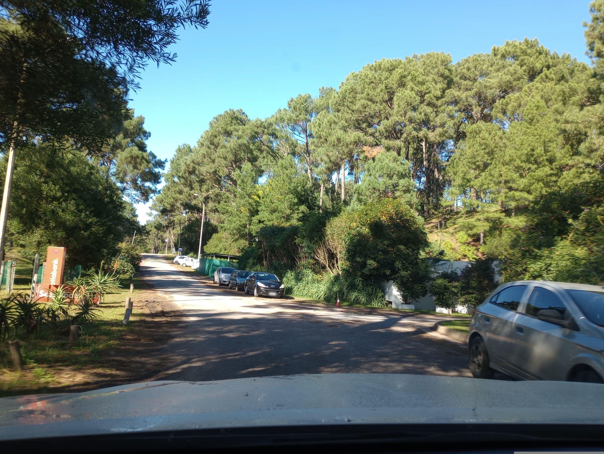 Street view near Hotel del Lago Golf & Art Resort, Maldonado — © viniv (CC BY-SA · Mapillary)
