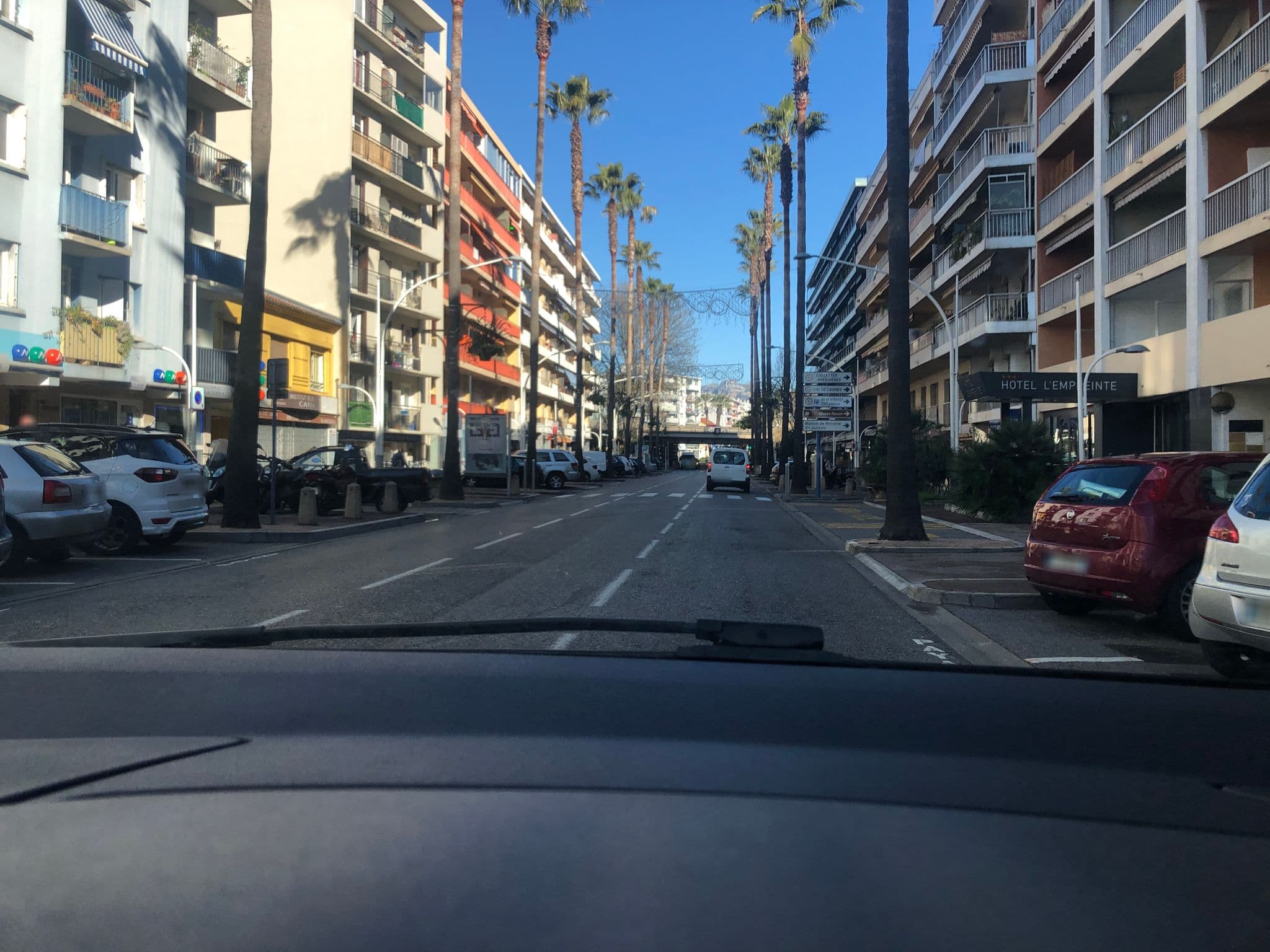 Street view near L’empreinte, Cagnes-sur-Mer — © nonogeo (CC BY-SA · Mapillary)