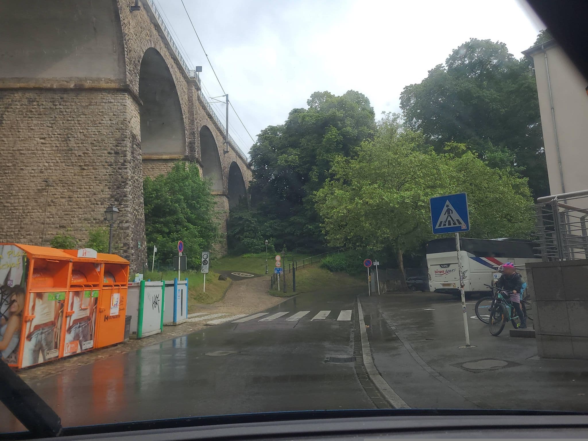 Street view near Luxembourg City Hostel - Auberge de Jeunesse, Clausen — © sergcatalan (CC BY-SA · Mapillary)