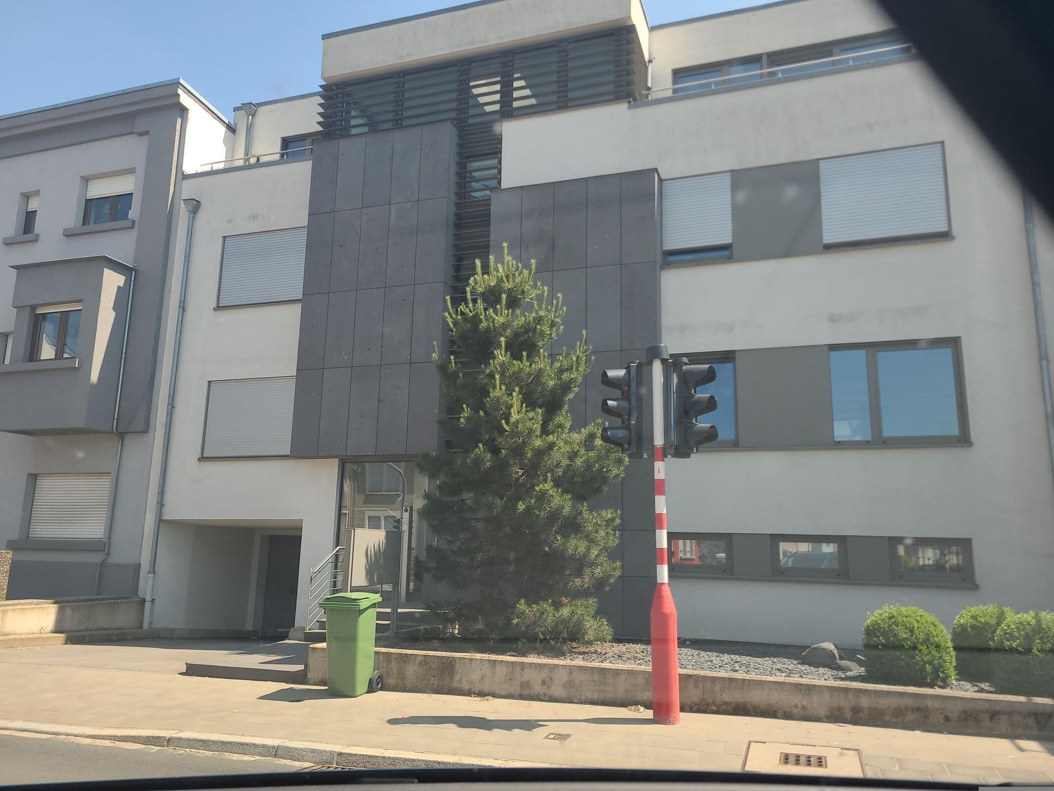 Street view near Auberge La Veranda, Howald — © sergcatalan (CC BY-SA · Mapillary)