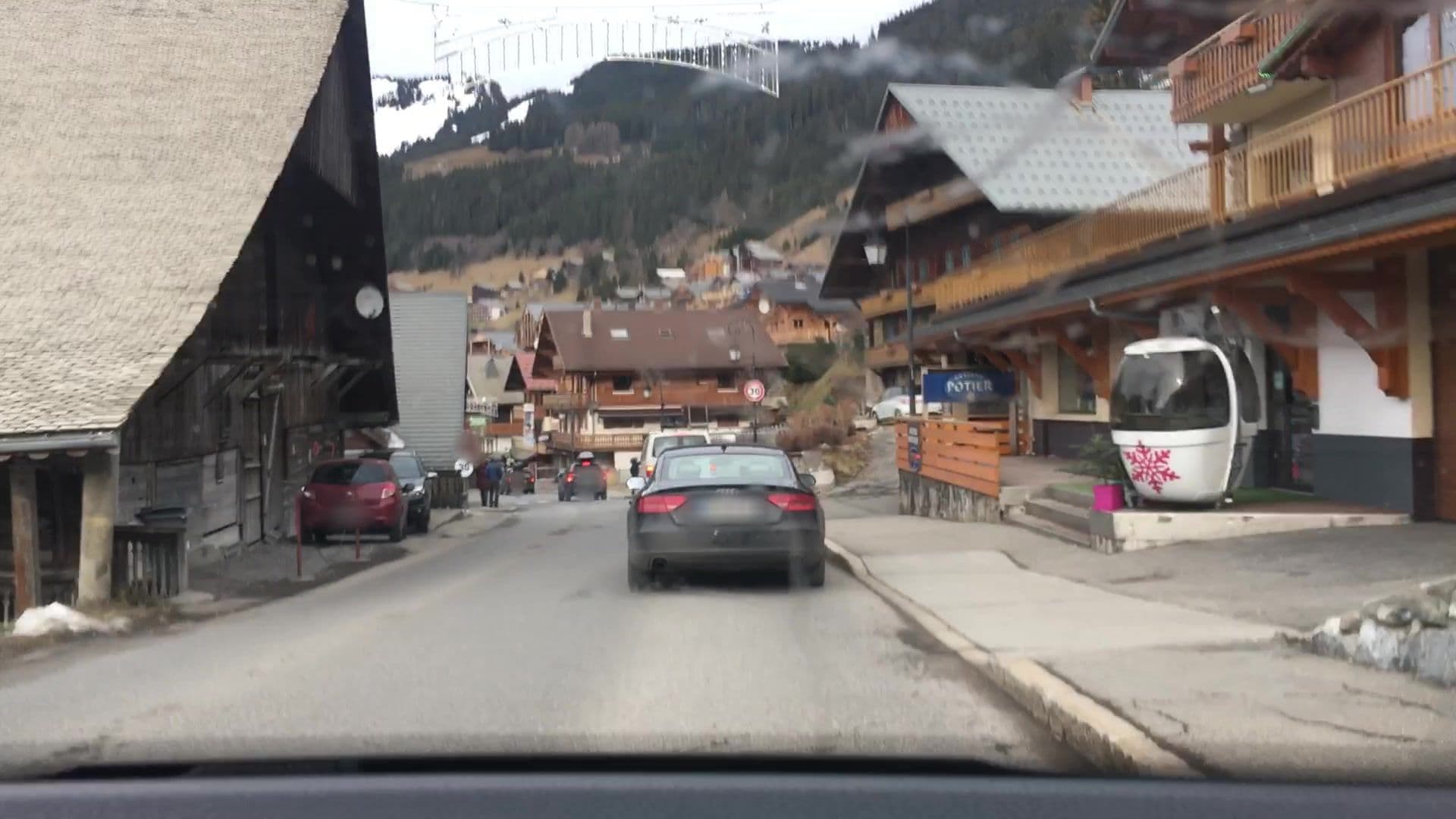 Street view near Le Choucas, Châtel — © lvl5 (CC BY-SA · Mapillary)