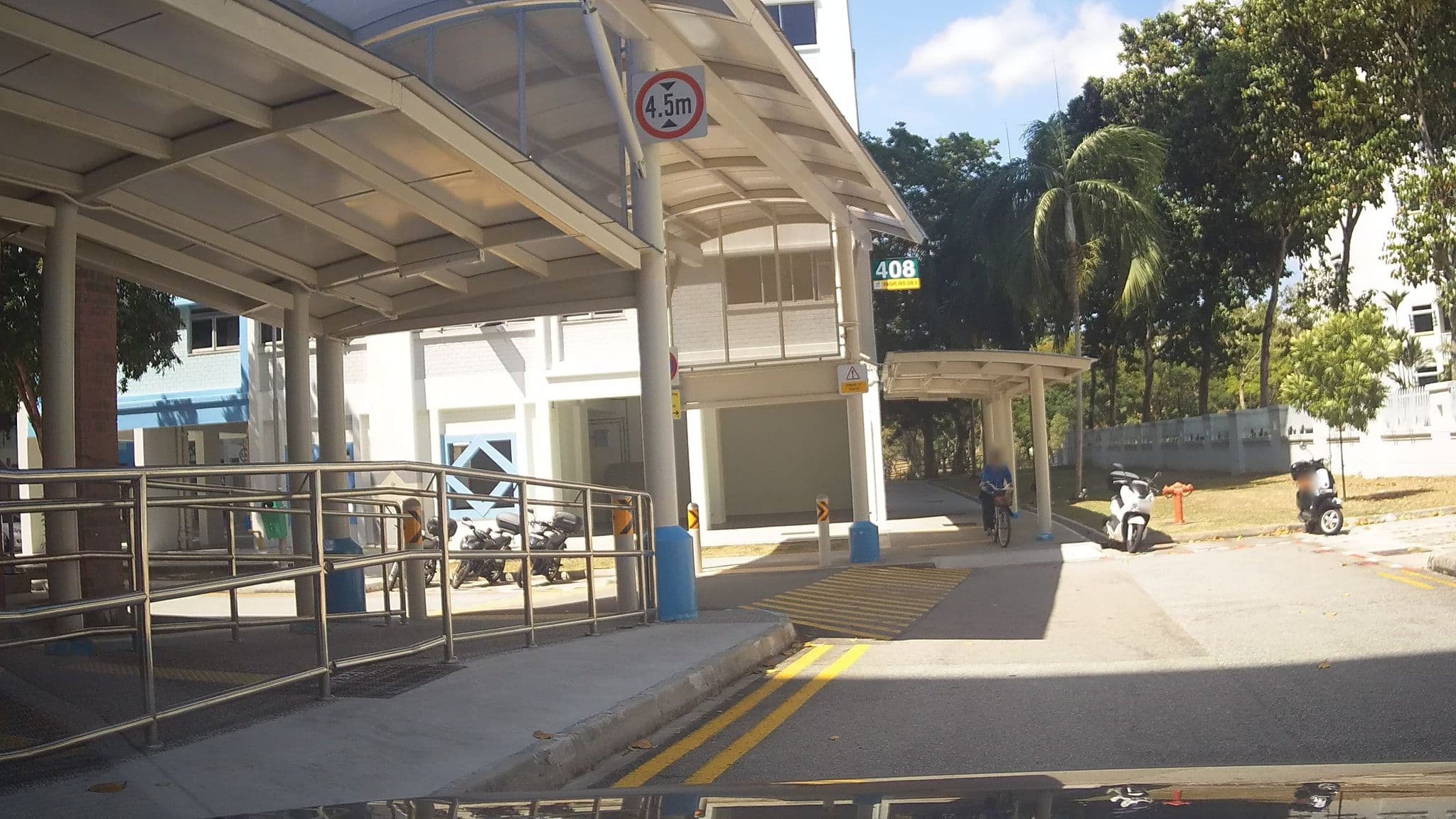 Street view near Mummy's Bedroom, Pasir Ris New Town — © ashishgrab (CC BY-SA · Mapillary)