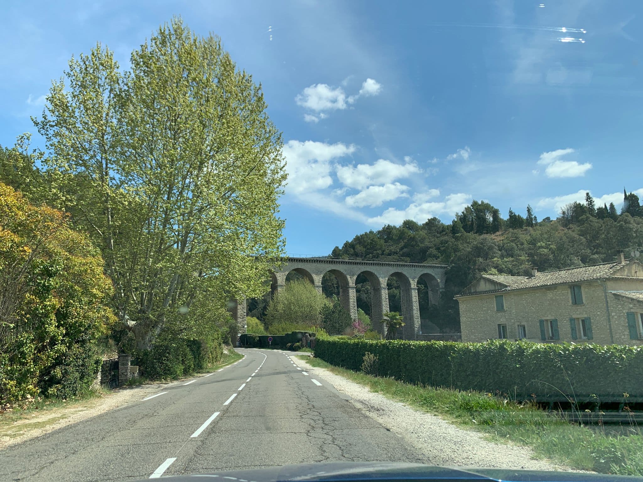 Street view near Le moulin de l'aqueduc, Lagnes — © multimaze (CC BY-SA · Mapillary)