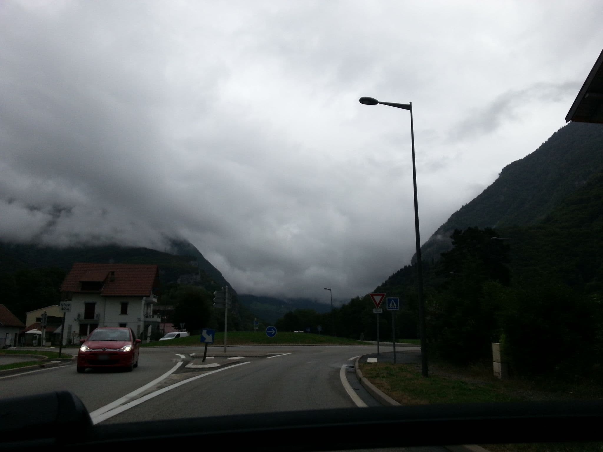 Street view near Auberge des Aravis, Faverges — © it_s_so_funny (CC BY-SA · Mapillary)