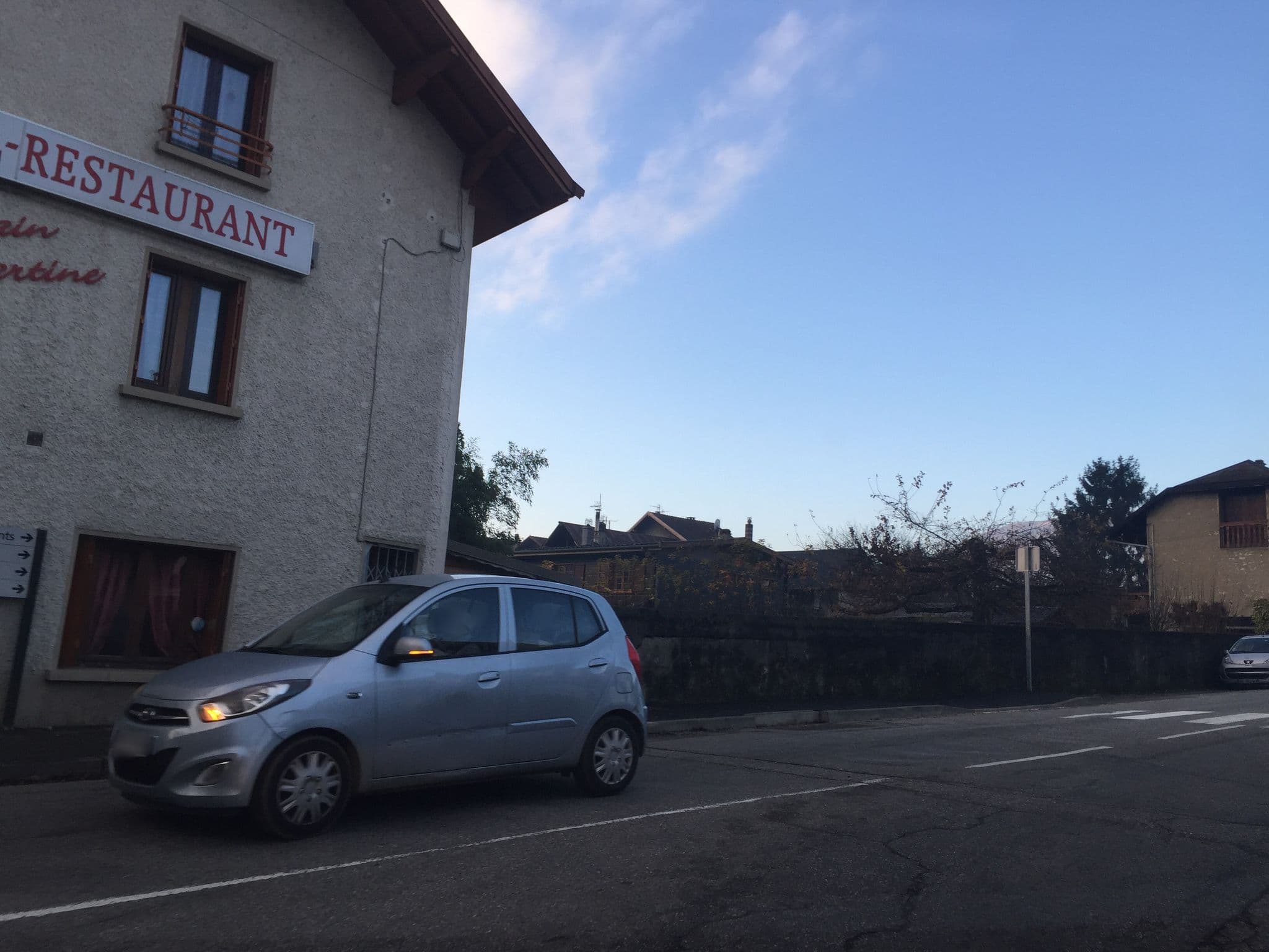 Street view near Hôtel Le Viviers, Viviers-du-Lac — © pgiraud (CC BY-SA · Mapillary)