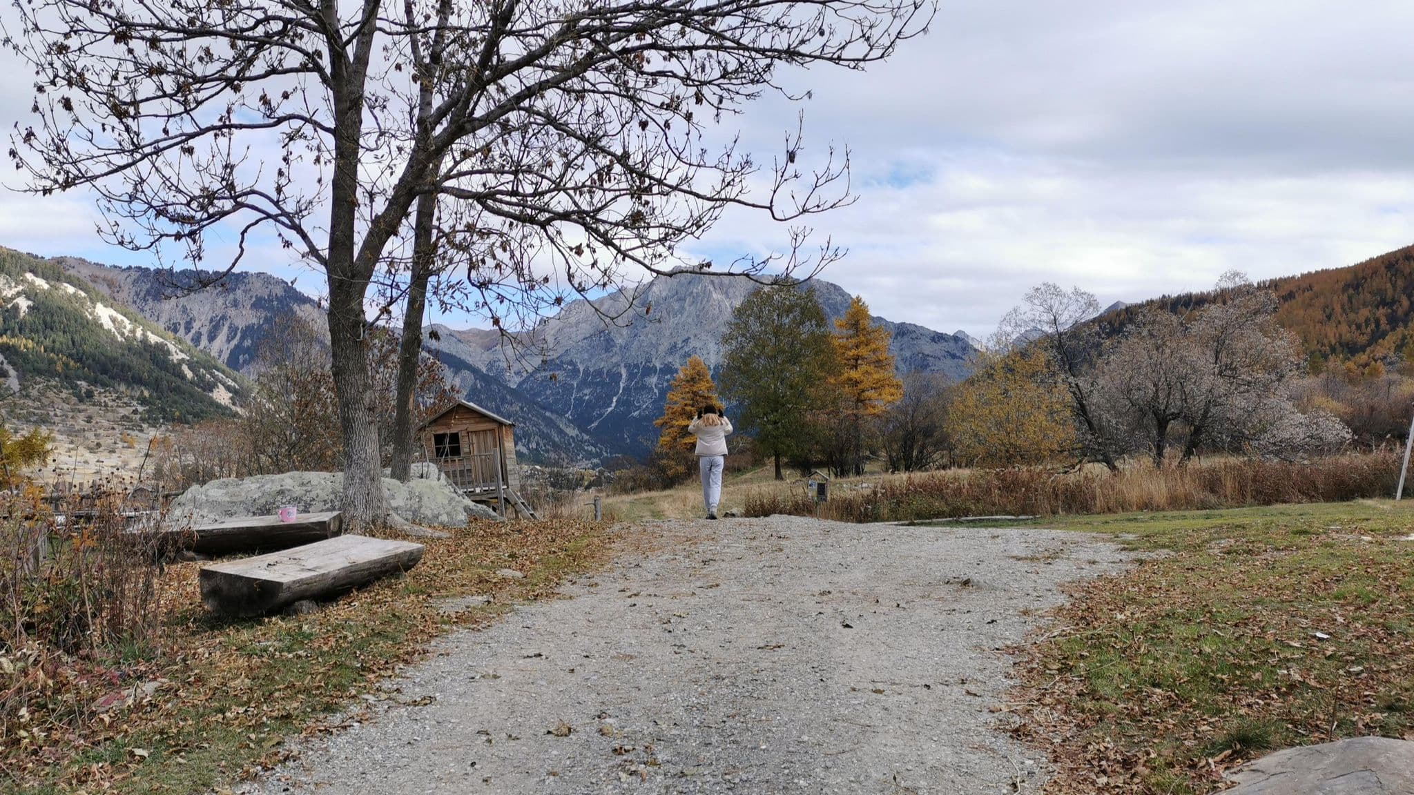 Street view near Auberge du Clot, Villeneuve — © tartine78 (CC BY-SA · Mapillary)