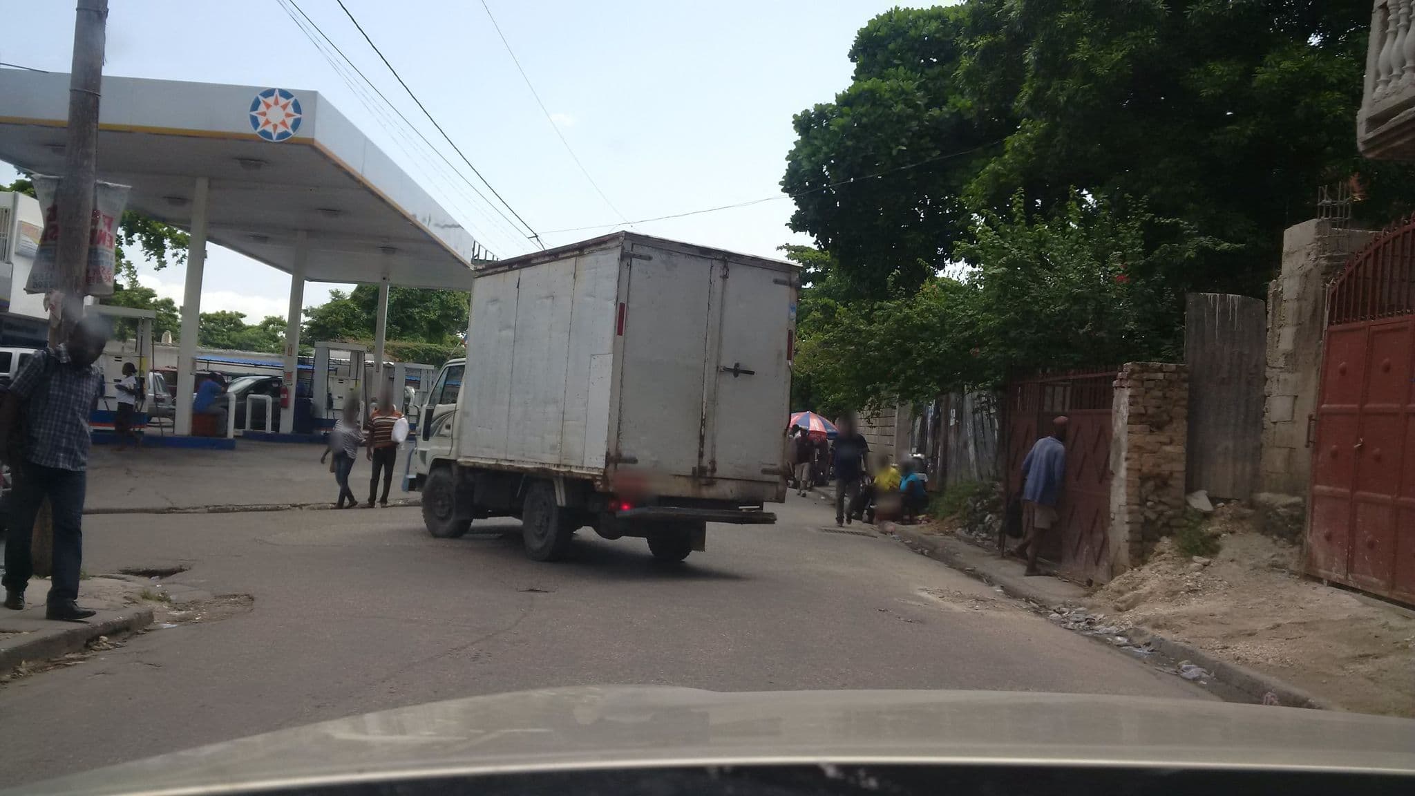 Street view near Pacot Breeze, Port-au-Prince — © xapitoun (CC BY-SA · Mapillary)