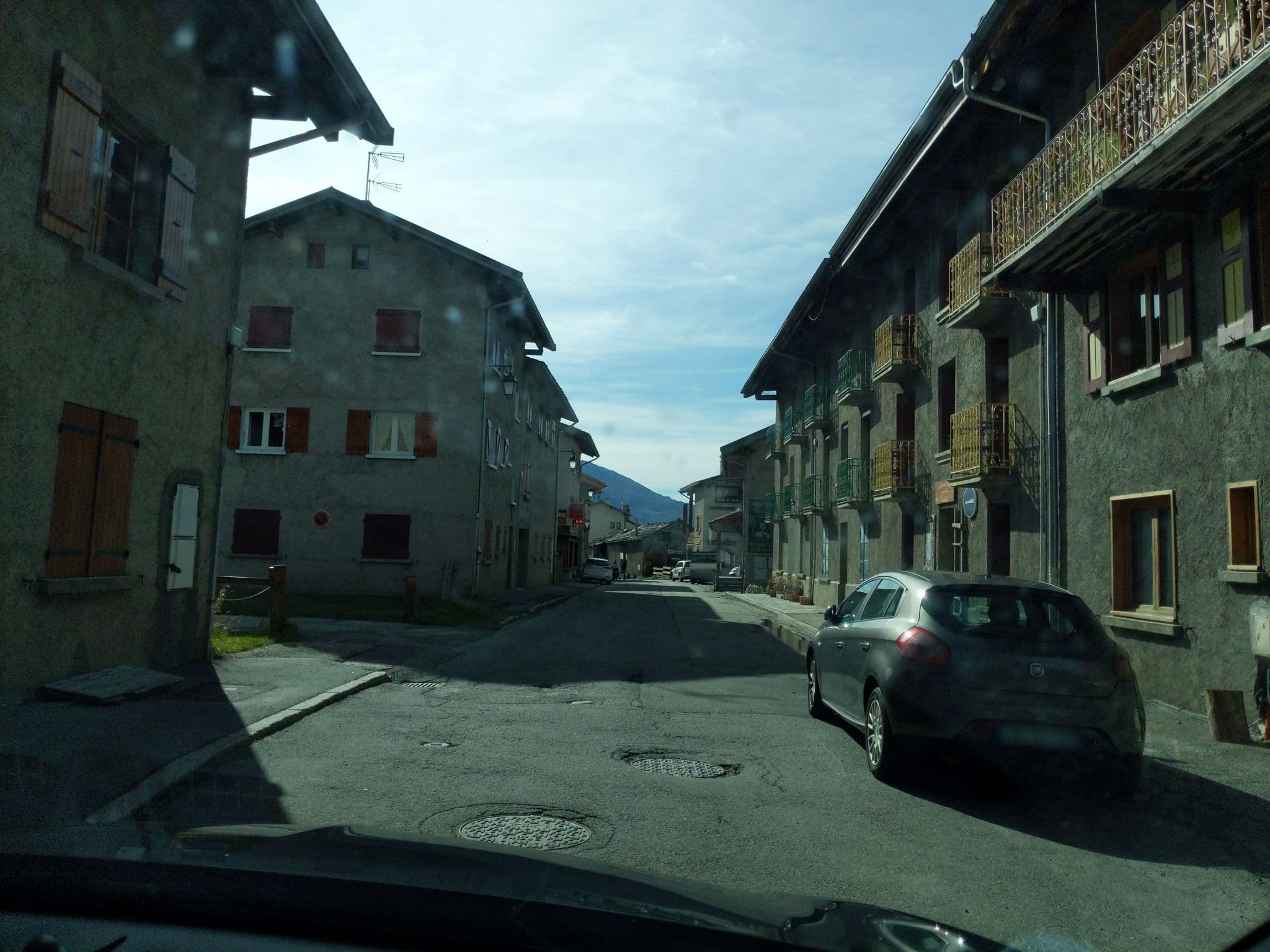 Street view near Les Lilas, Val-d'Isère
