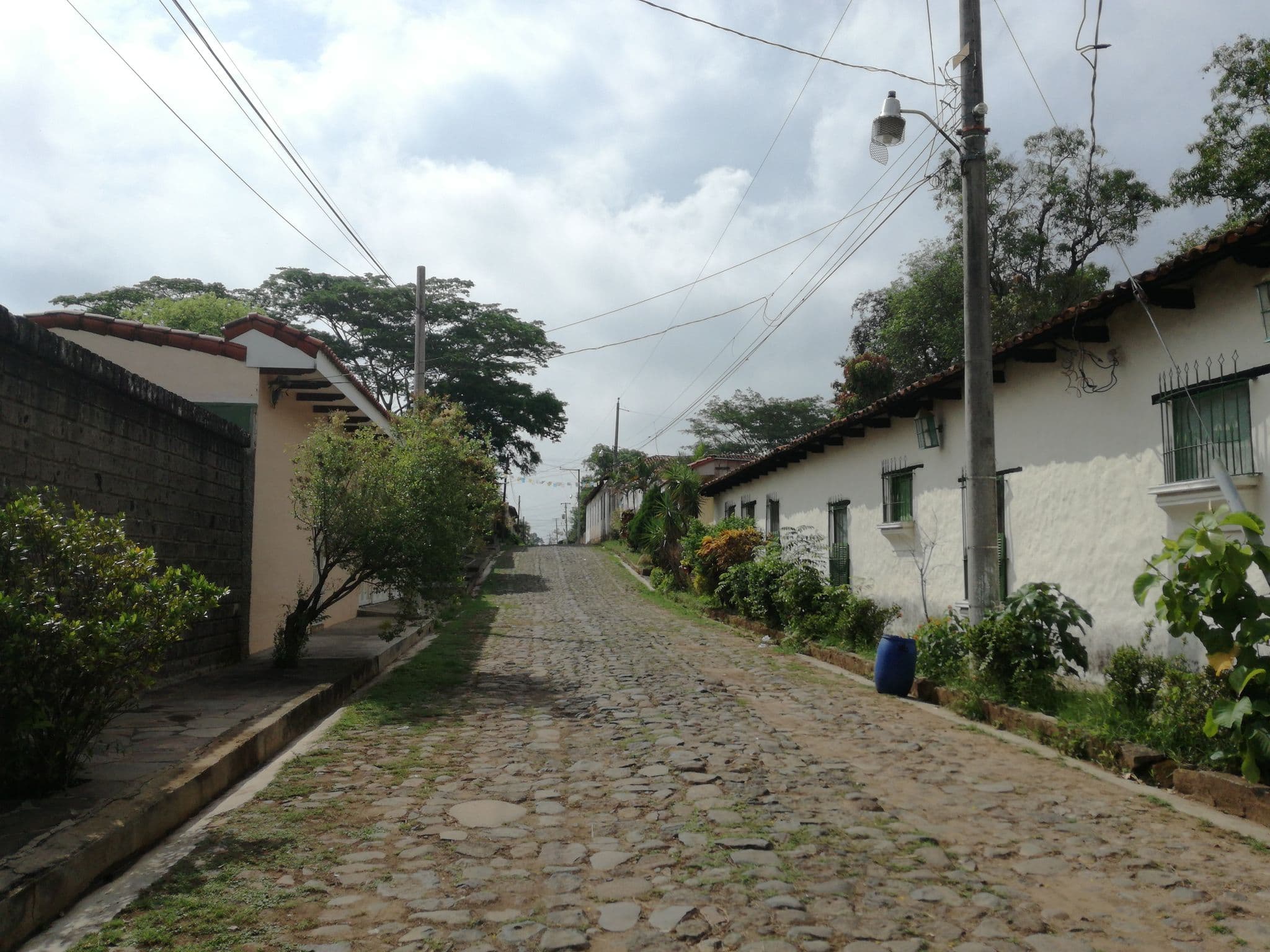 Street view near La Posada de Suchitlán, Suchitoto — © litlplastkastl (CC BY-SA · Mapillary)
