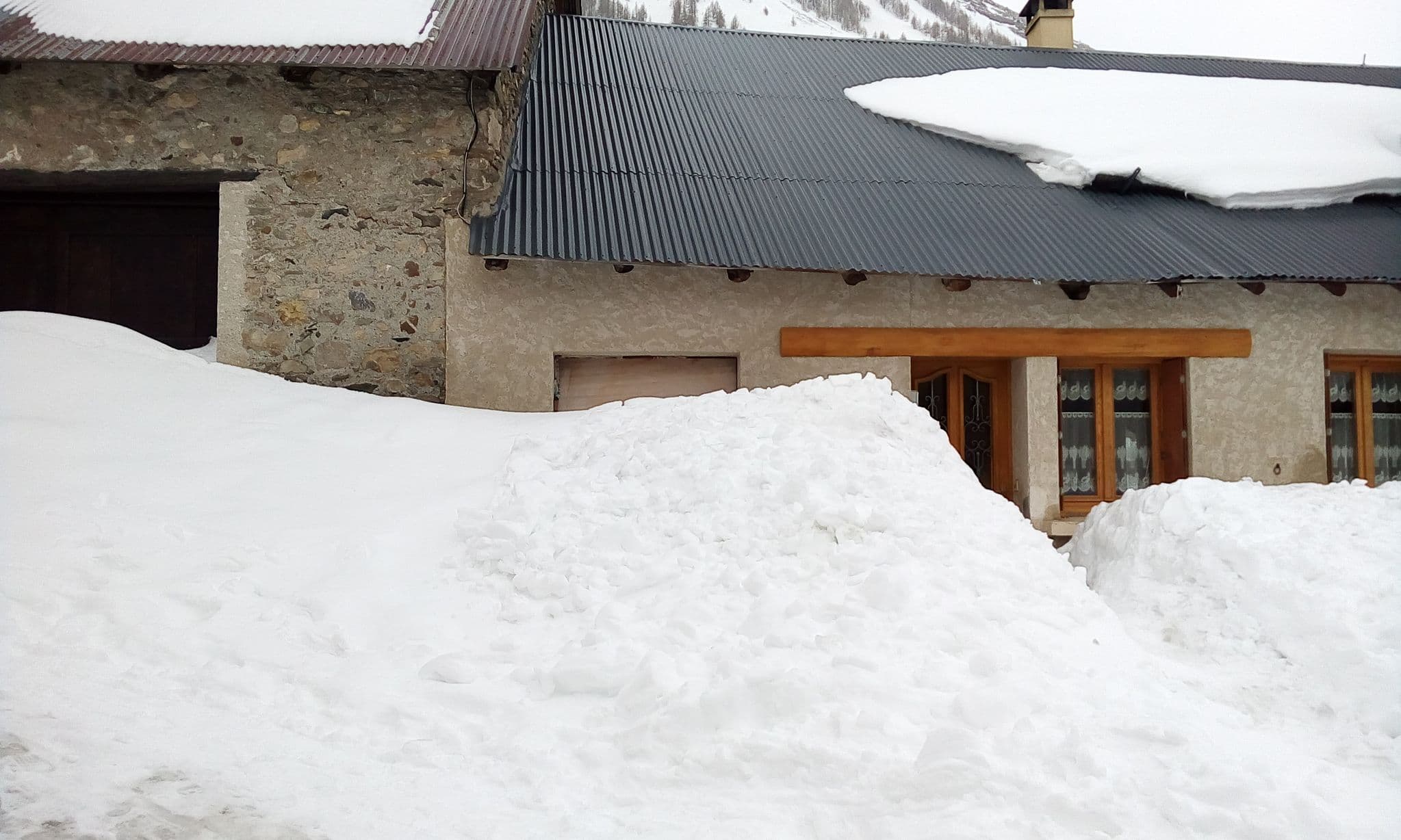 Street view near Auberge aux 3 Frênes, Le Monêtier-les-Bains — © eric_s (CC BY-SA · Mapillary)