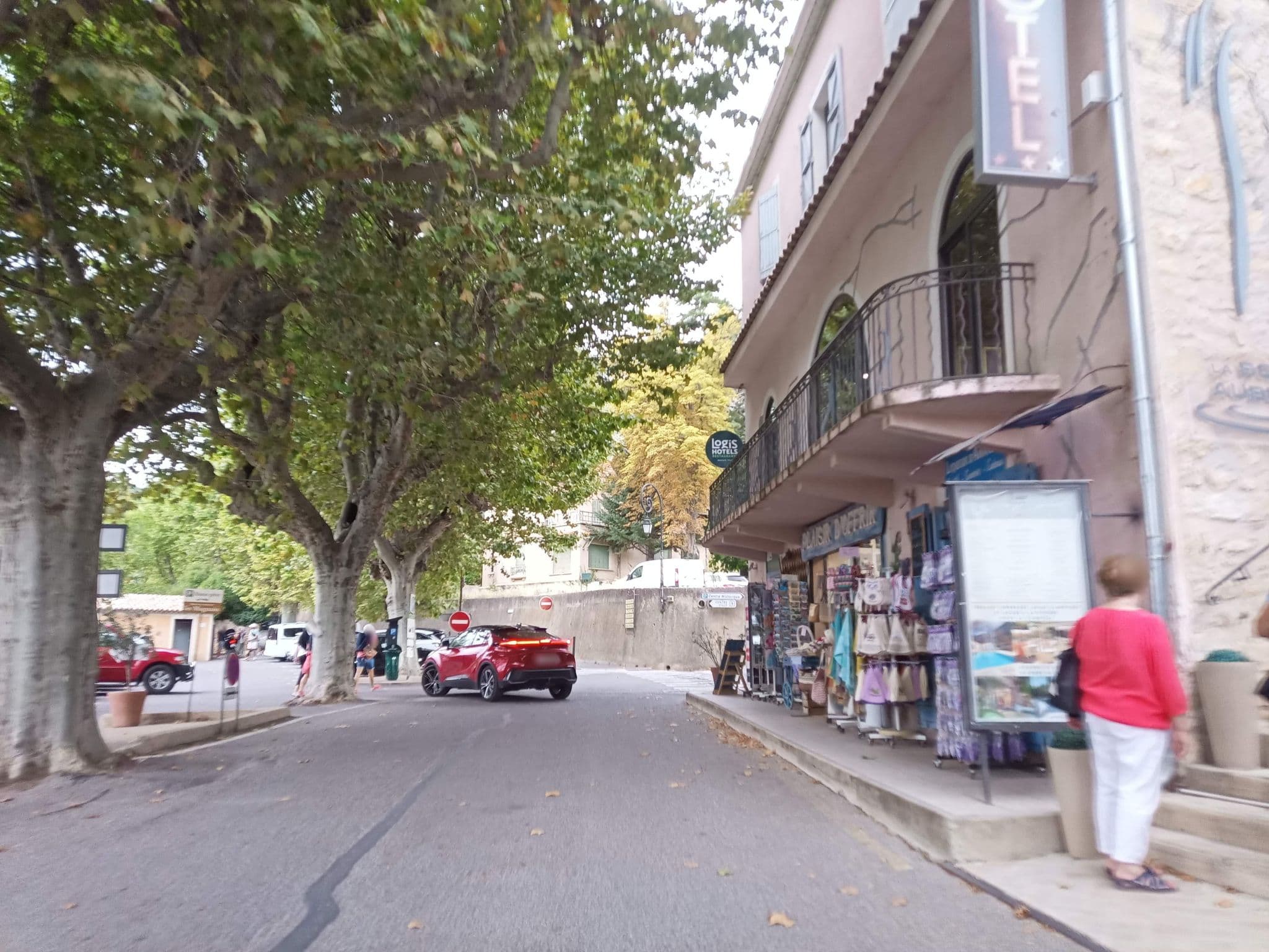 Street view near La Bonne Auberge, Riez — © connermacleod69 (CC BY-SA · Mapillary)