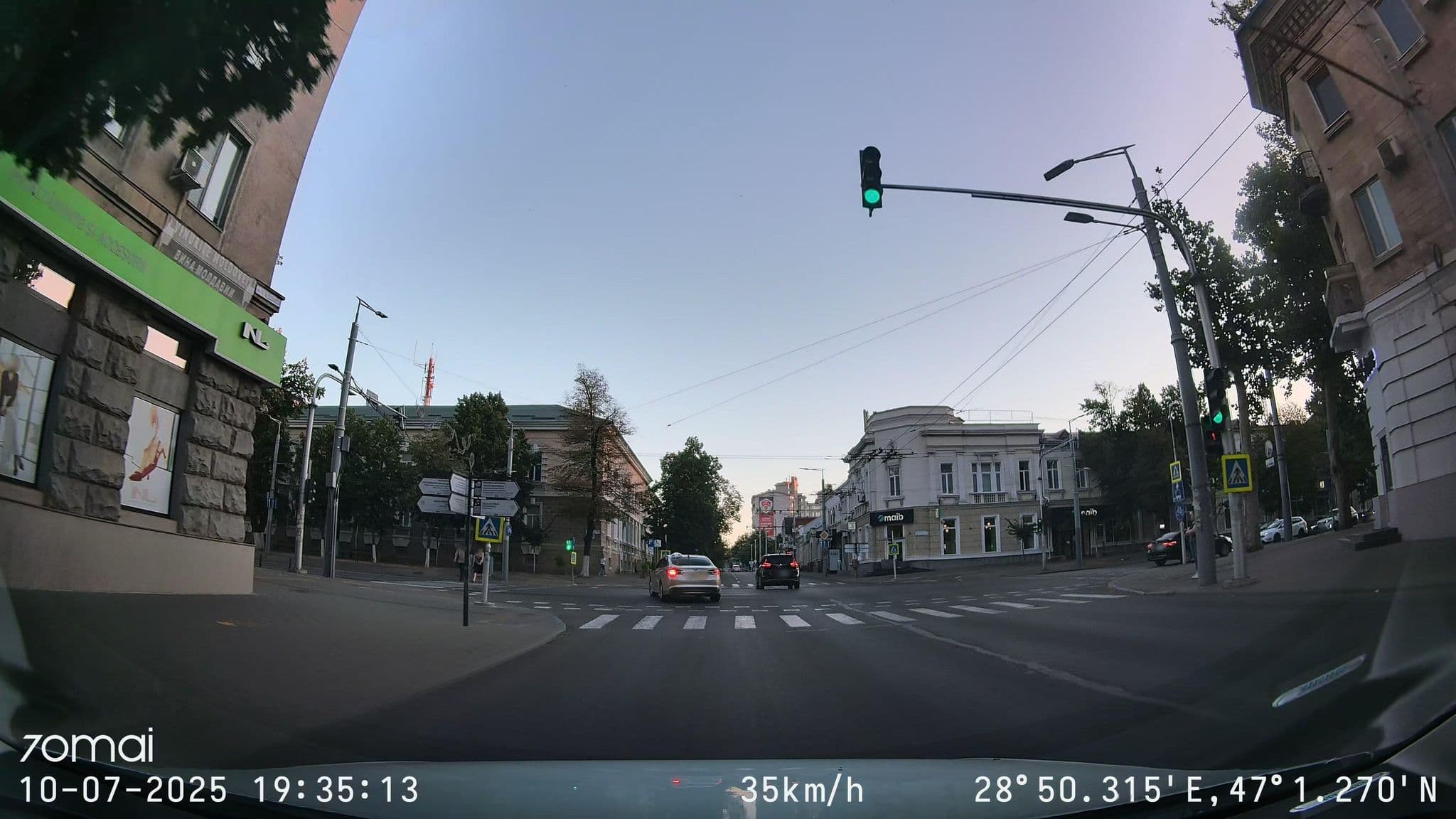 Street view near Trotter's Den Hostel, Chisinau — © doriel (CC BY-SA · Mapillary)