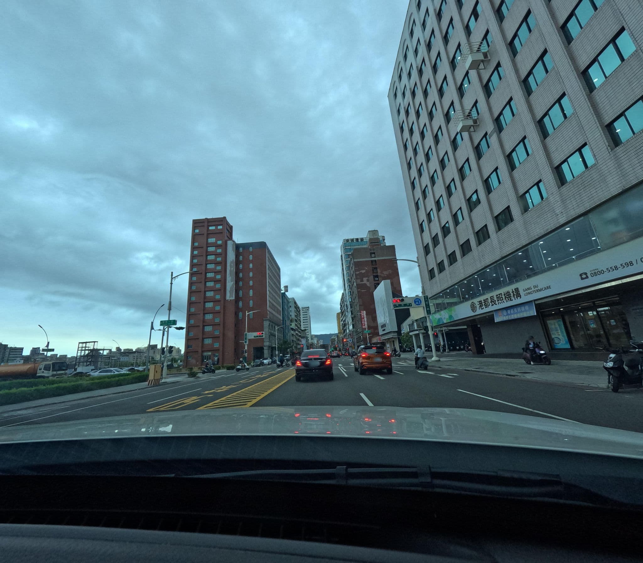 Street view near 高雄金園大飯店, Kaohsiung — © alllenwang (CC BY-SA · Mapillary)