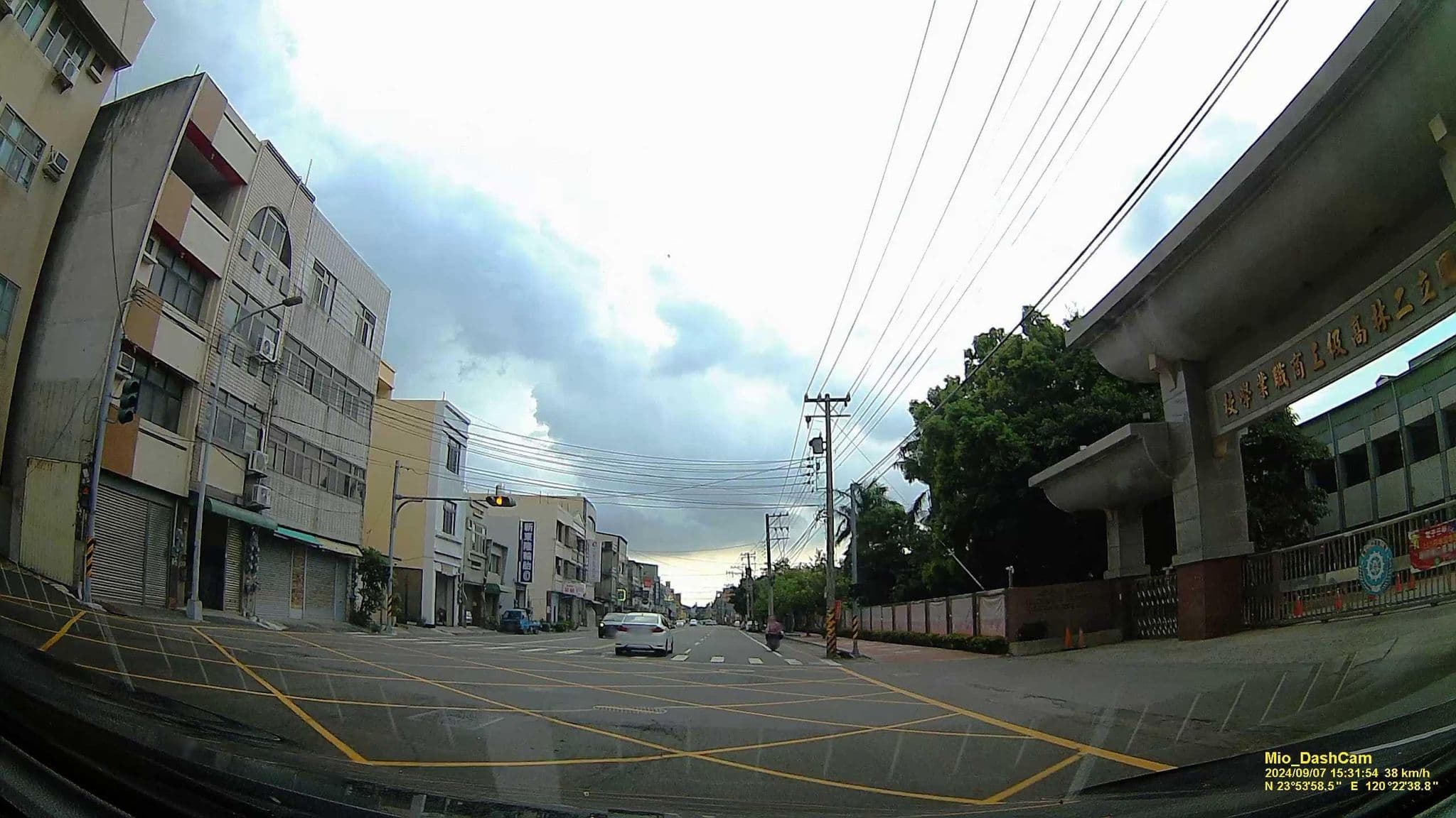 Street view near 春城四季汽車旅館, Erlin — © hcyen (CC BY-SA · Mapillary)