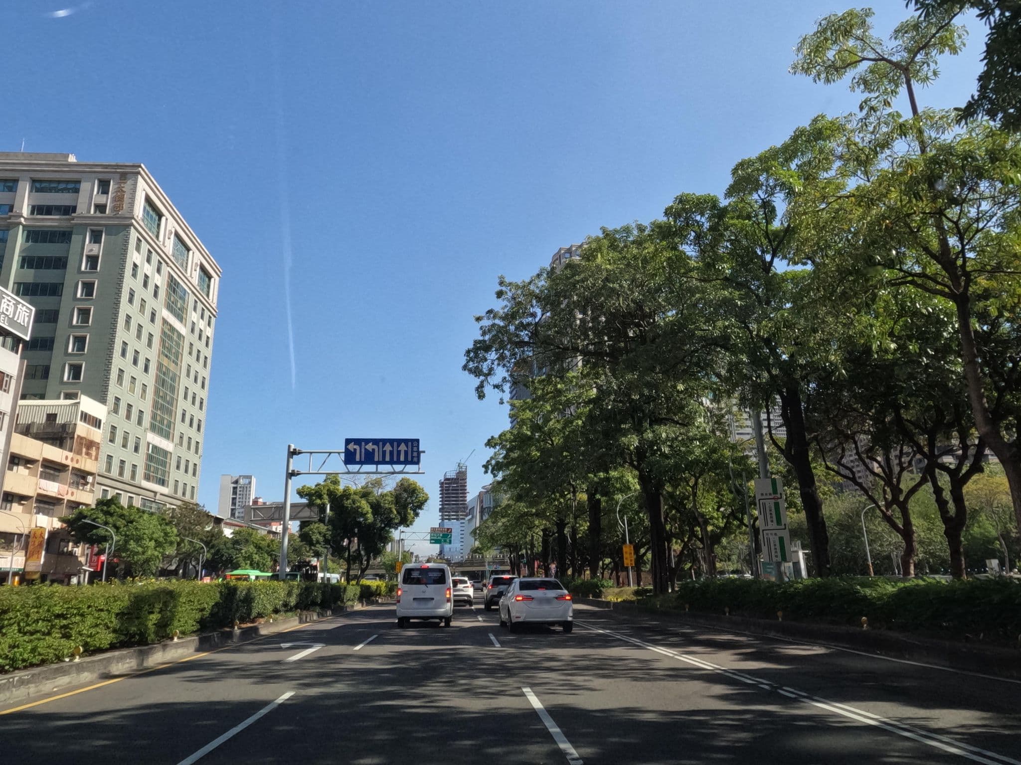Street view near 皇星商務飯店, Taichung — © littlebtc (CC BY-SA · Mapillary)