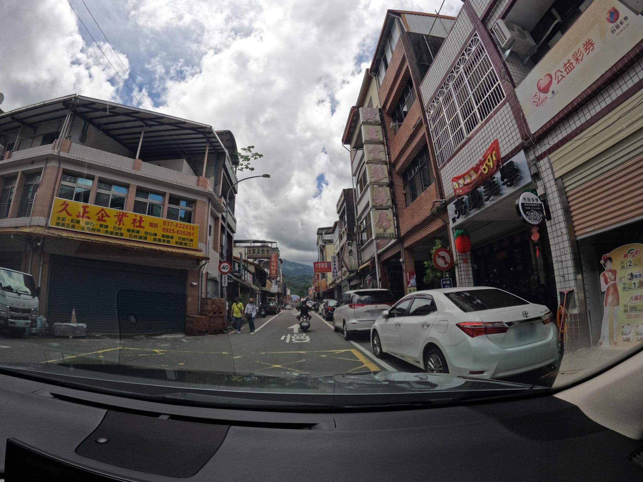 Street view near 南庄漫晨酒店nanzhuang manchen b&b, Emei — © littlebtc (CC BY-SA · Mapillary)