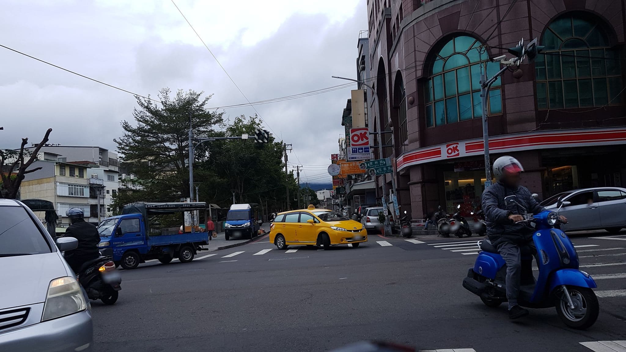 Street view near 王子大飯店, Zhudong — © jjjjj0209 (CC BY-SA · Mapillary)