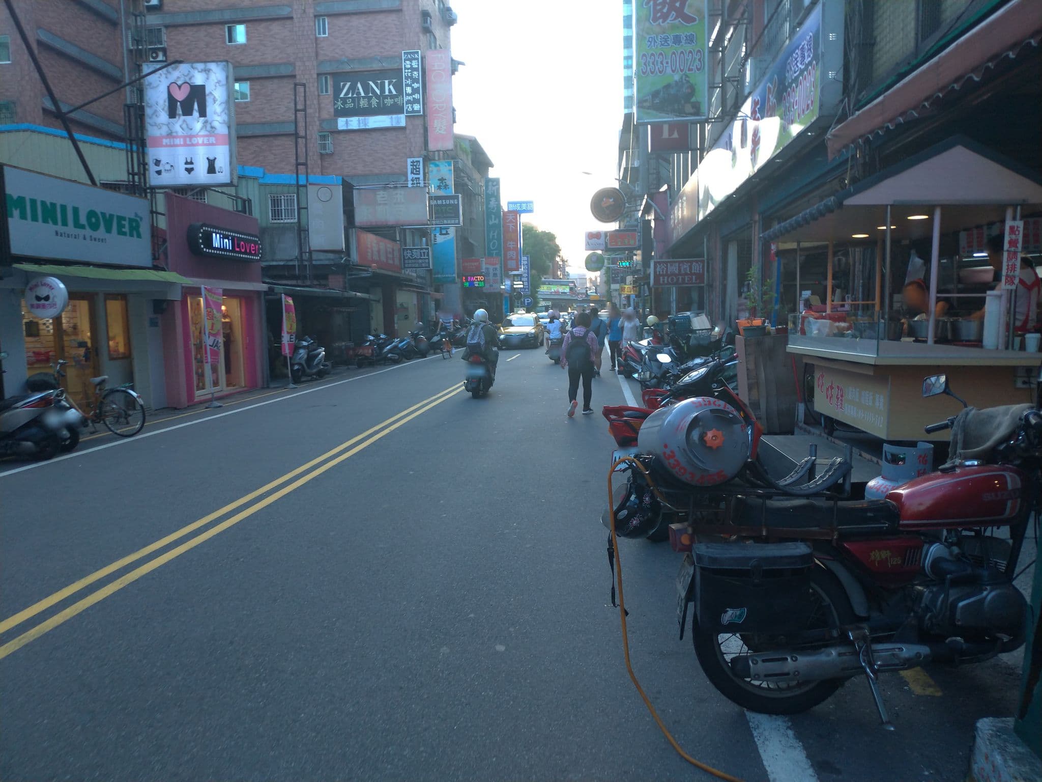 Street view near 環寶賓館, Taoyuan — © 3tet3 (CC BY-SA · Mapillary)
