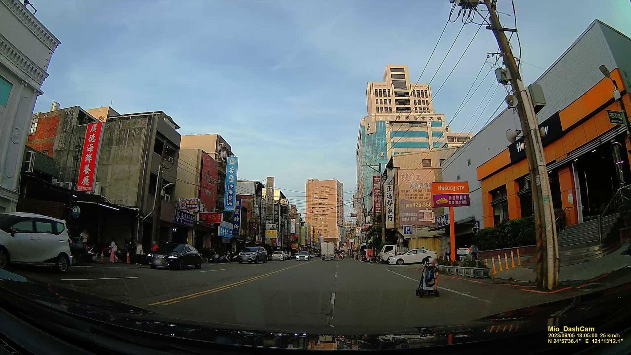 Street view near 天堂鳥汽車旅館, Neili — © hcyen (CC BY-SA · Mapillary)