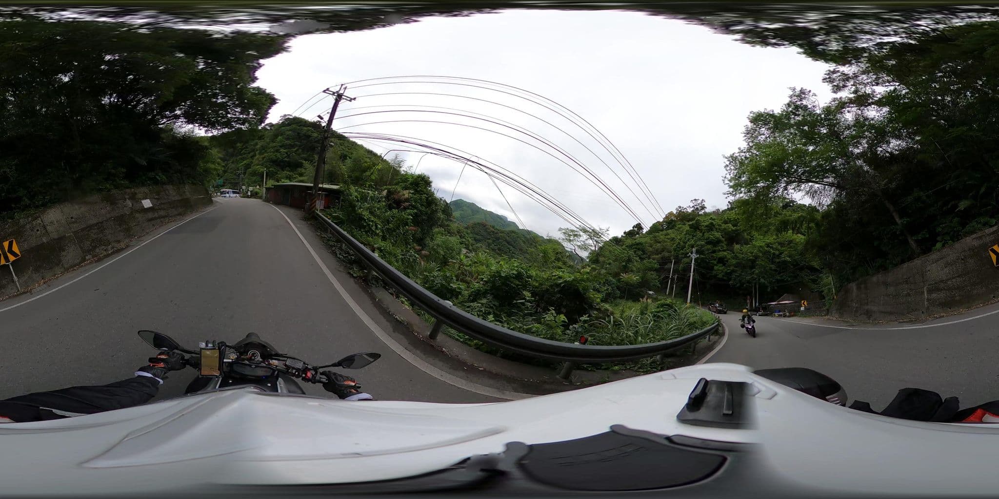 Street view near 小烏來峽湖休閒山莊, Daxi — © komali2 (CC BY-SA · Mapillary)