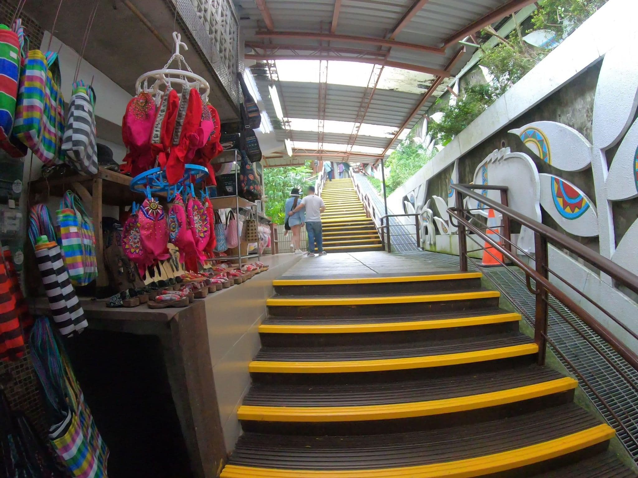 Street view near 烏來龍門精緻溫泉民宿, Wulai — © algirdasc (CC BY-SA · Mapillary)