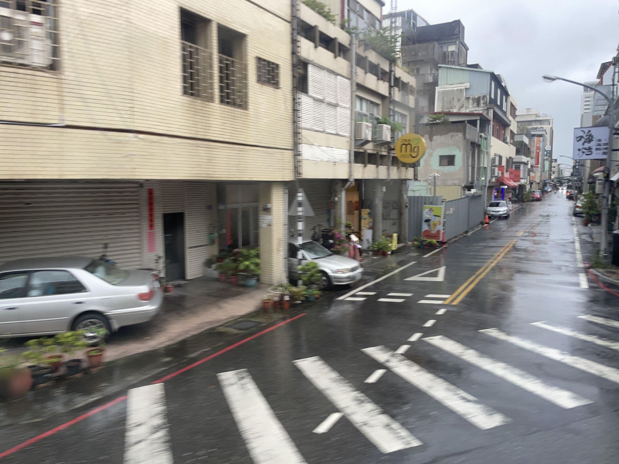 Street view near 雙鳳大旅社, Hualien City — © ChenJJ (CC BY-SA · Mapillary)