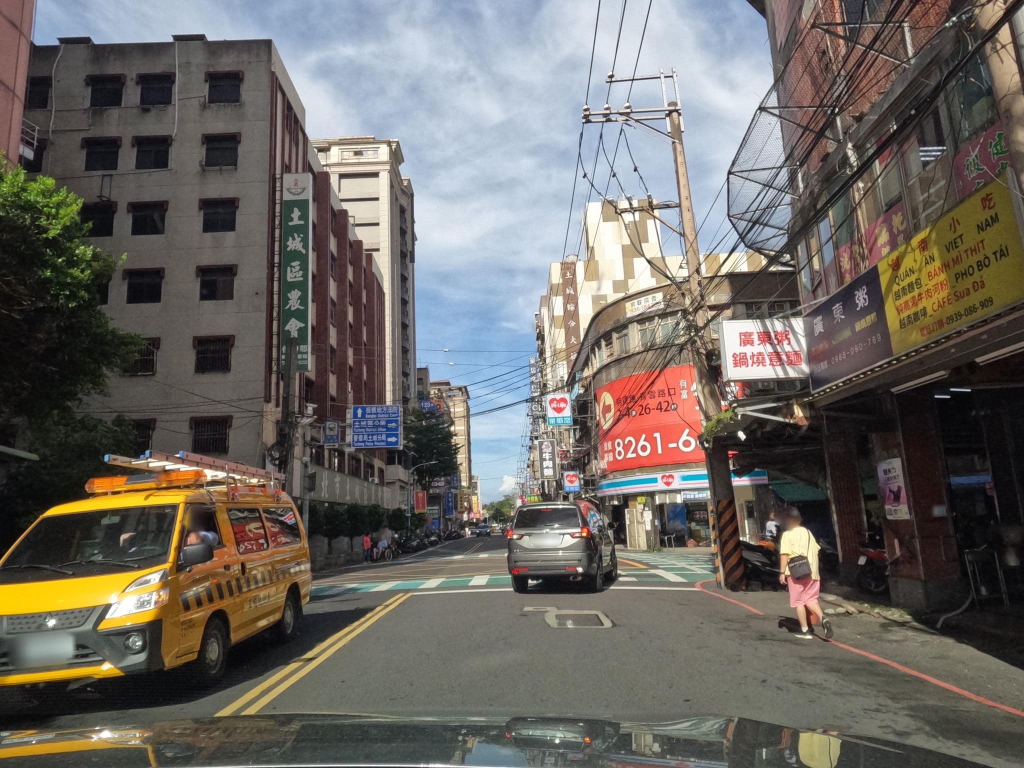 Street view near 名喬賓館, Shulin — © littlebtc (CC BY-SA · Mapillary)