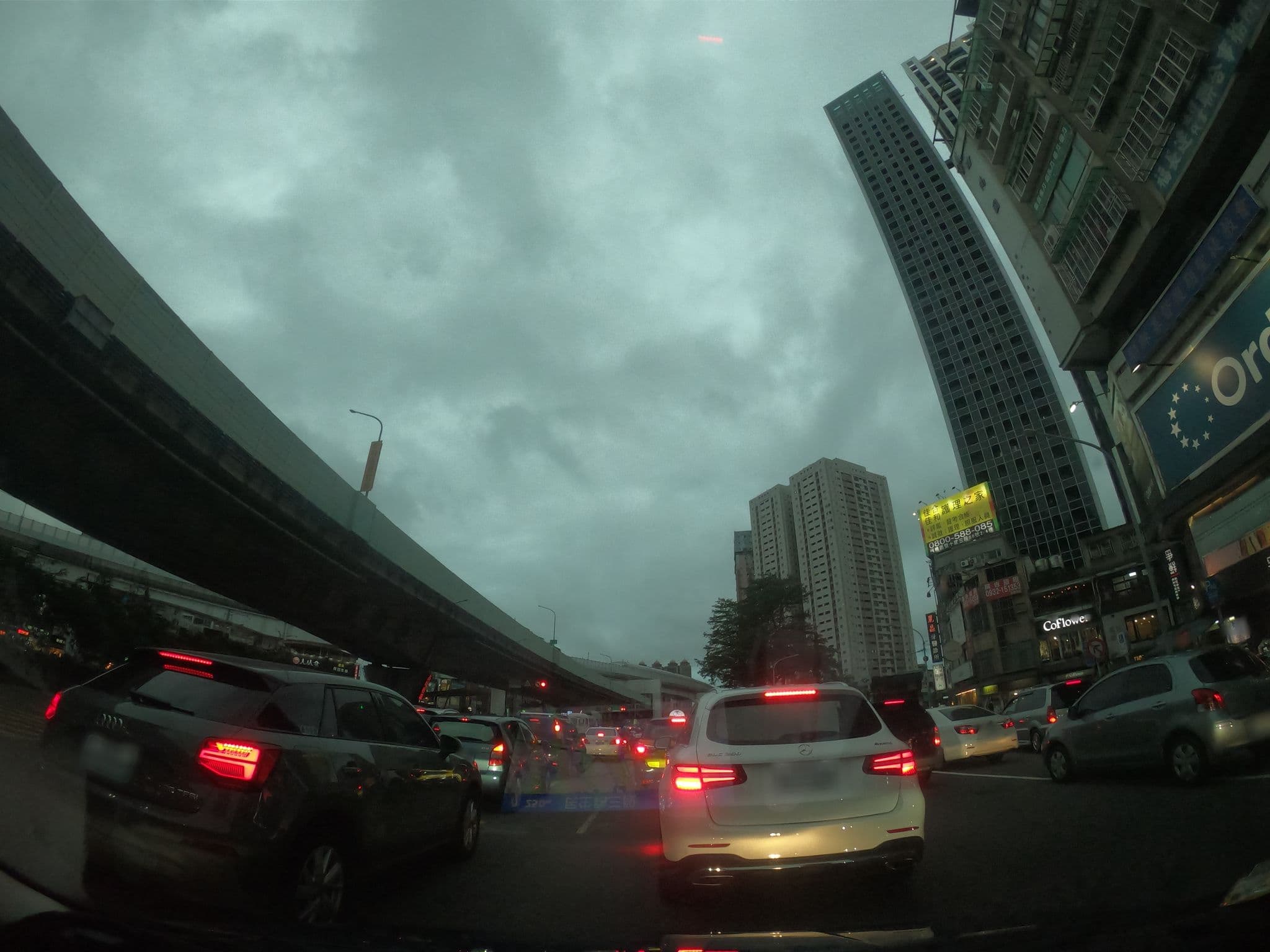 Street view near Q motel, Taipei — © heretpe2019 (CC BY-SA · Mapillary)