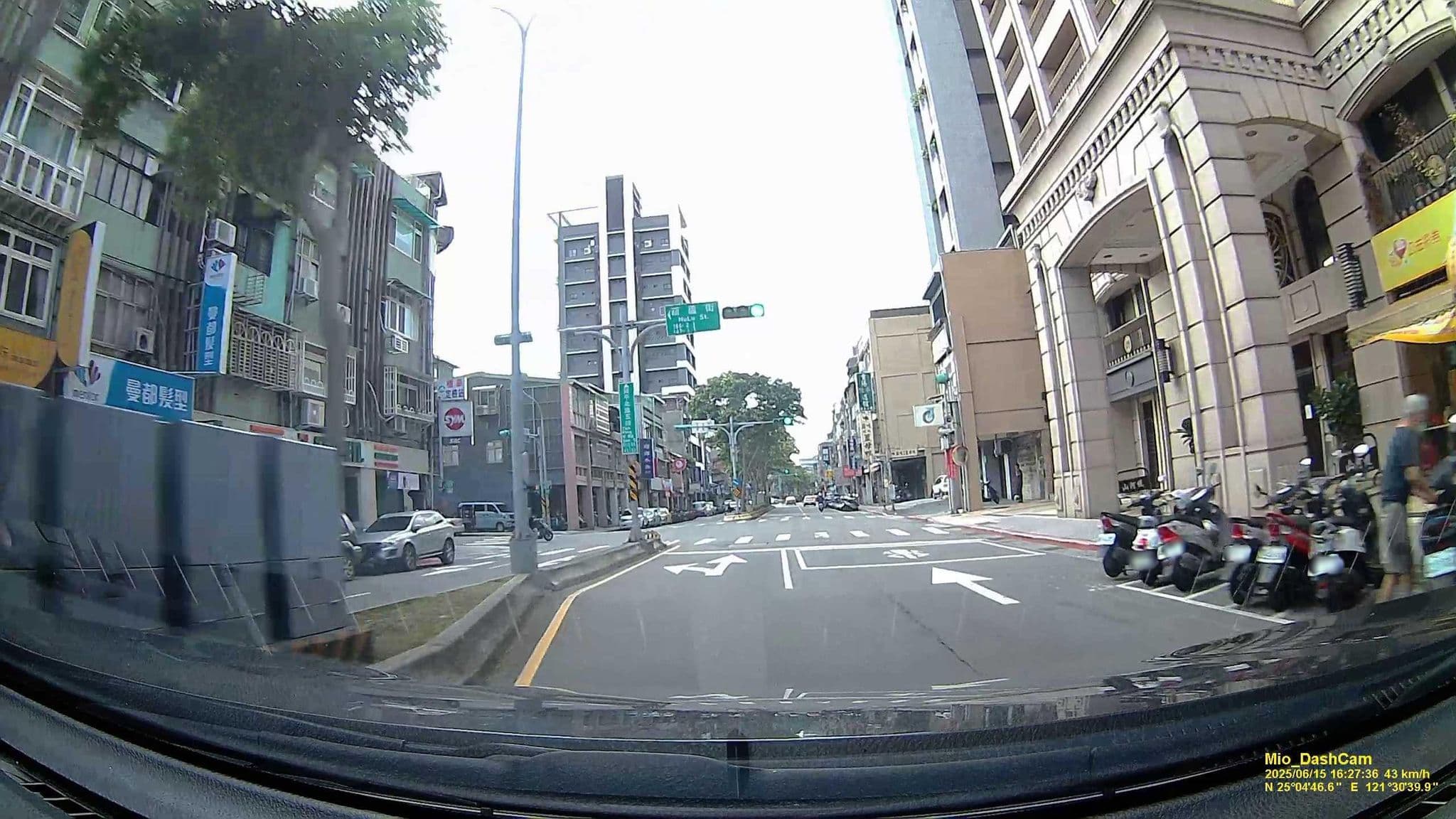 Street view near 佳賓旅社, Taipei — © hcyen (CC BY-SA · Mapillary)
