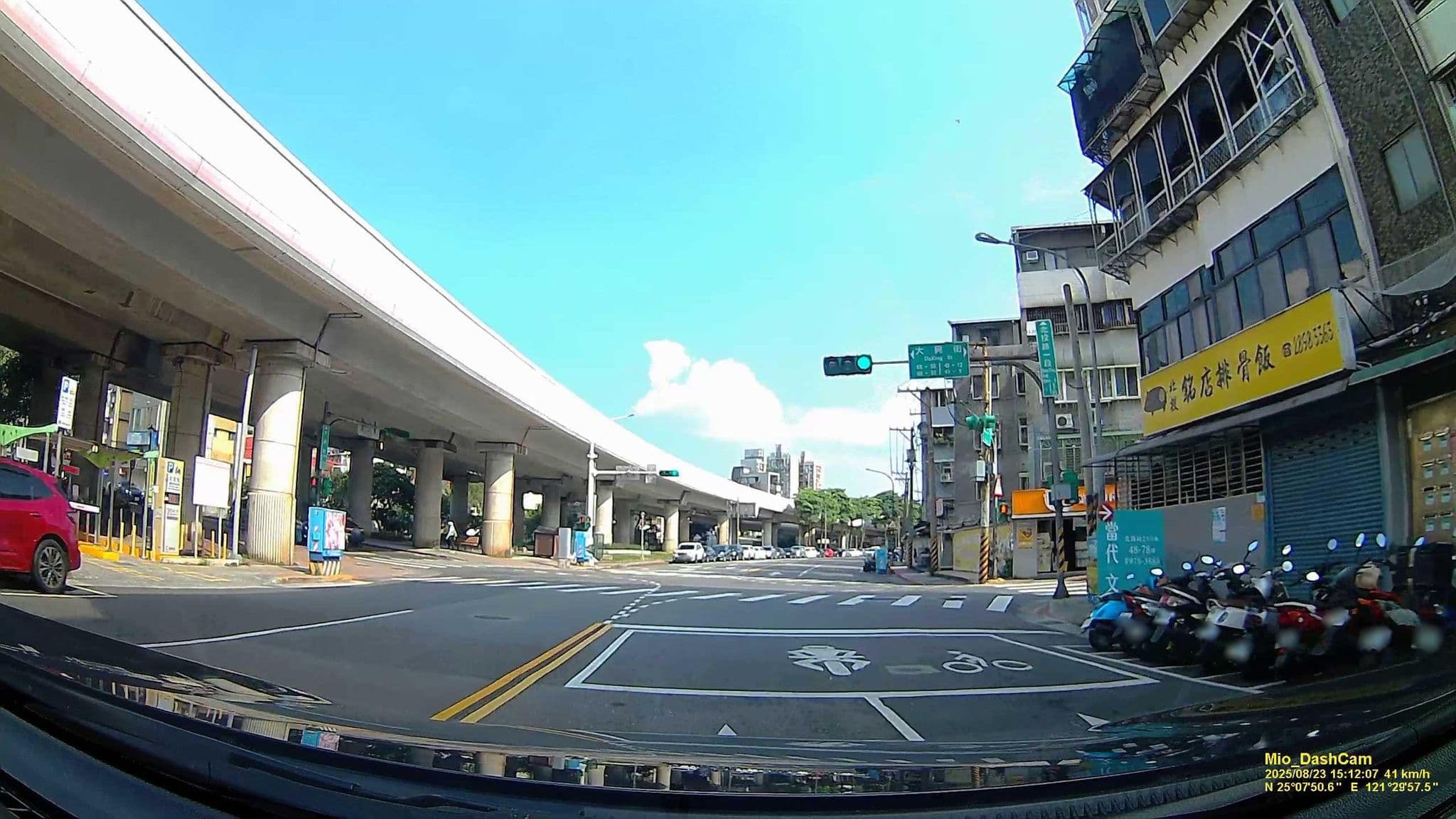 Street view near The Koos Suites, Danshui — © hcyen (CC BY-SA · Mapillary)