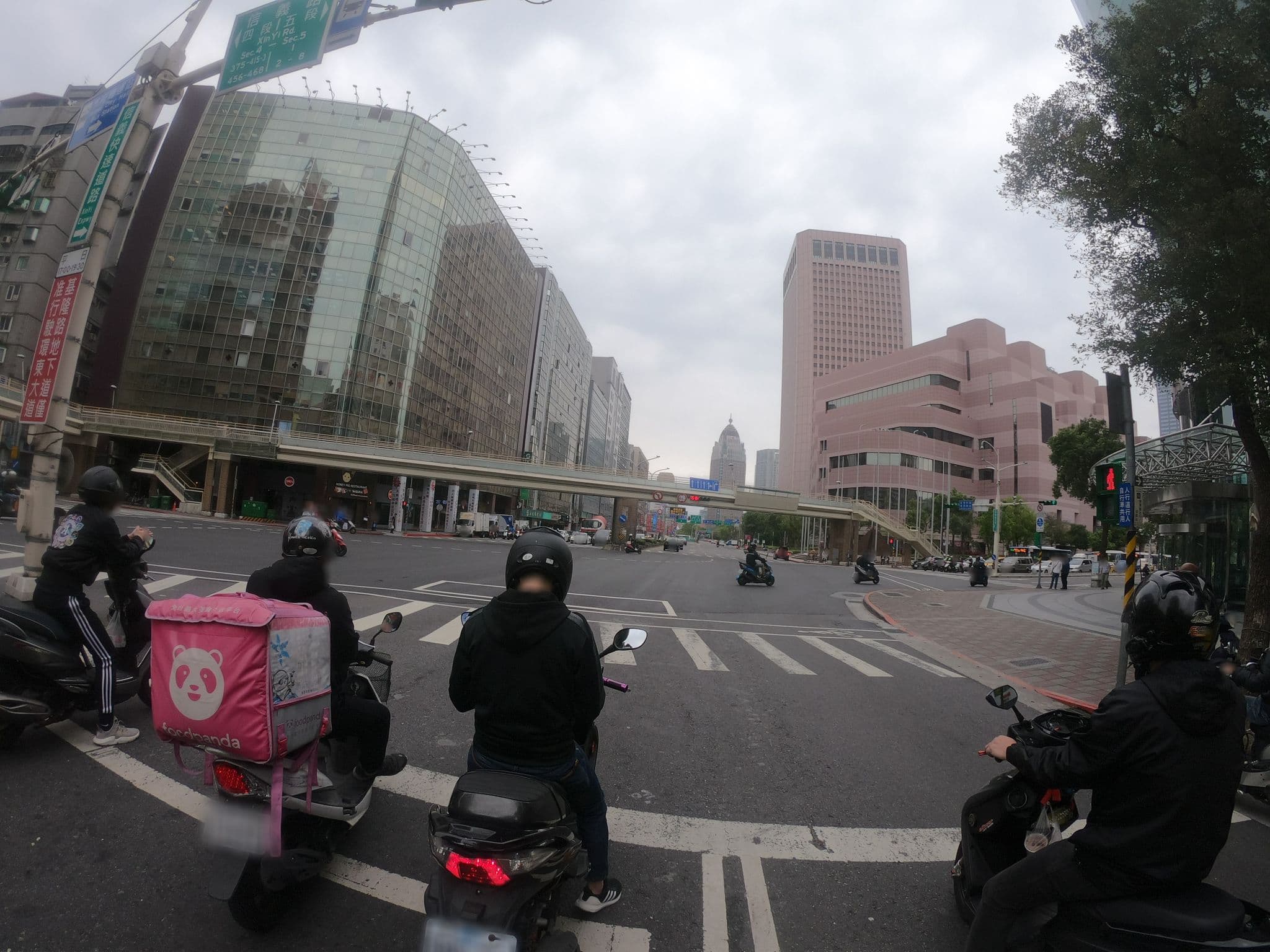 Street view near 晶璽商旅 AT Boutique, Taipei — © heretpe2019 (CC BY-SA · Mapillary)