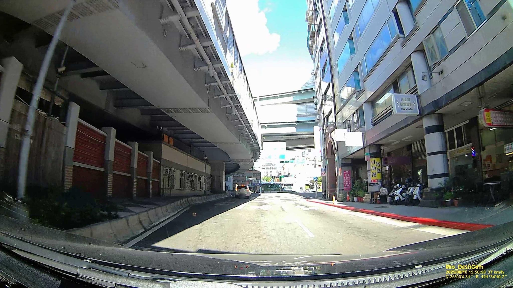 Street view near fortune inn, Neihu — © hcyen (CC BY-SA · Mapillary)
