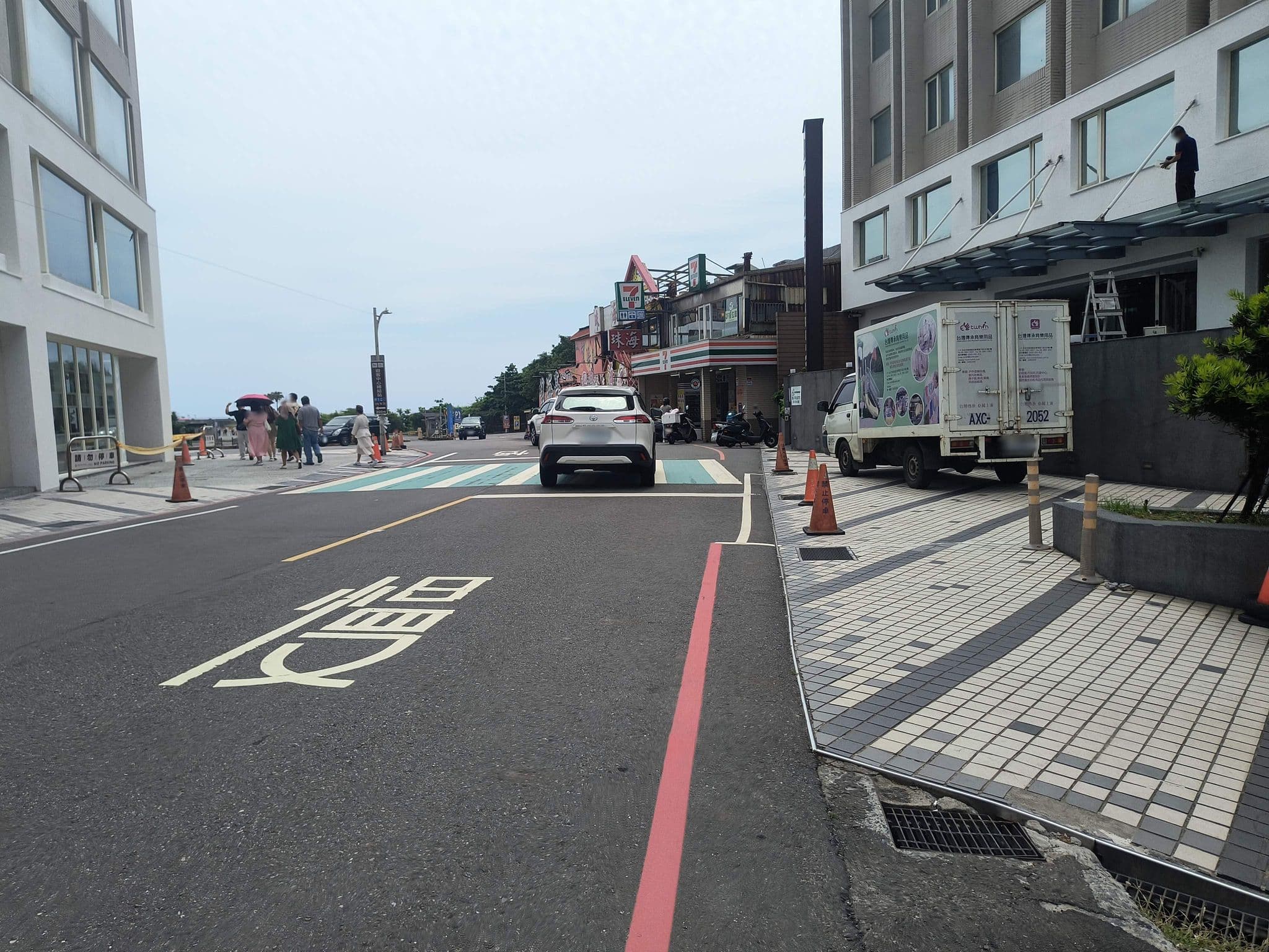 Street view near INHOUSE HOTEL YEHLIU 薆悅酒店野柳渡假館, Keelung — © mapeadora (CC BY-SA · Mapillary)
