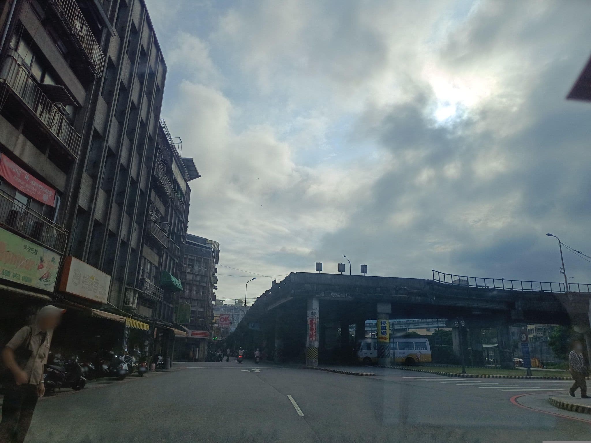 Street view near 富國旅社, Keelung — © hwumj (CC BY-SA · Mapillary)