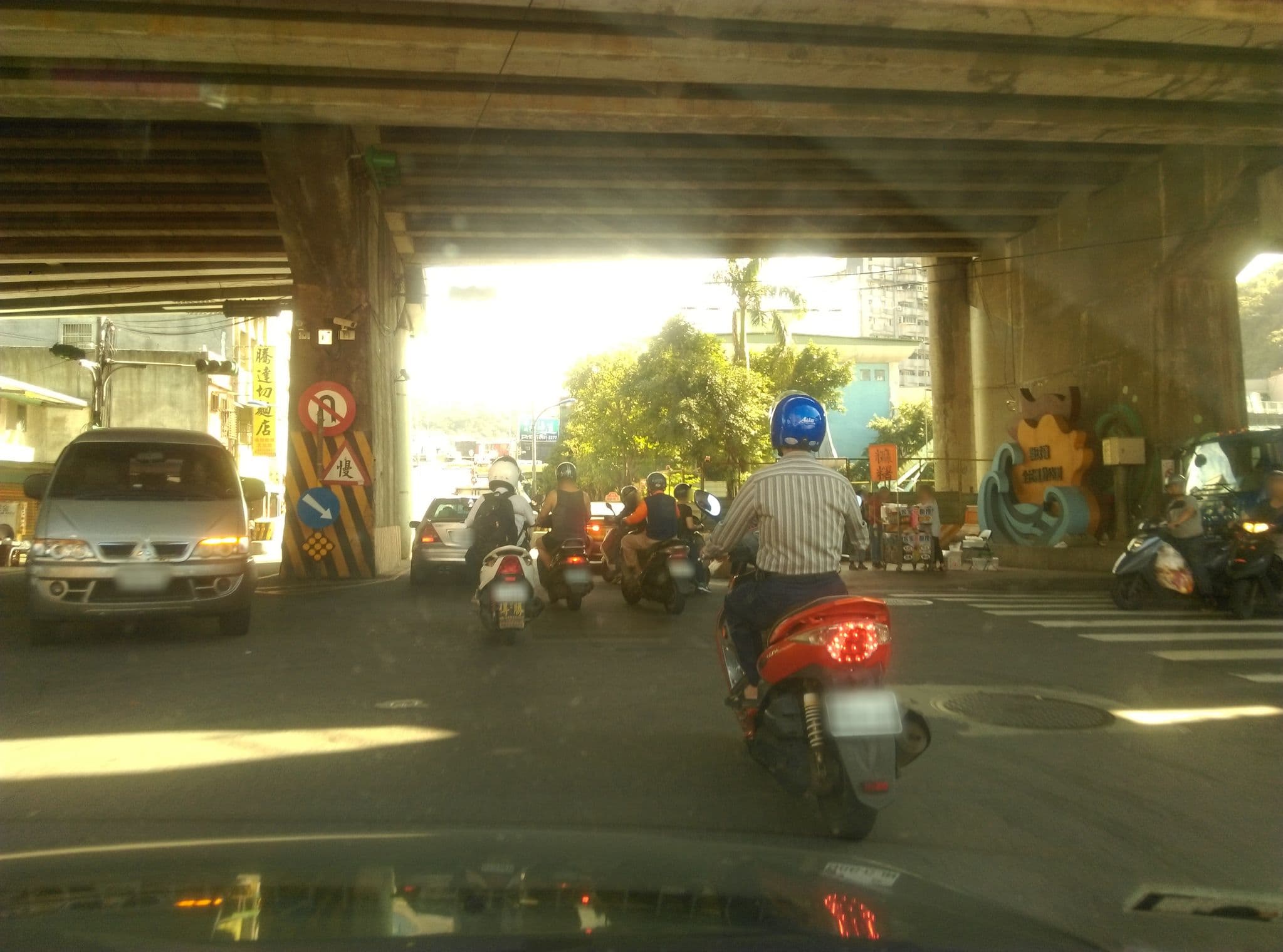 Street view near FUN鬆汽車旅館, Keelung — © baoyi (CC BY-SA · Mapillary)
