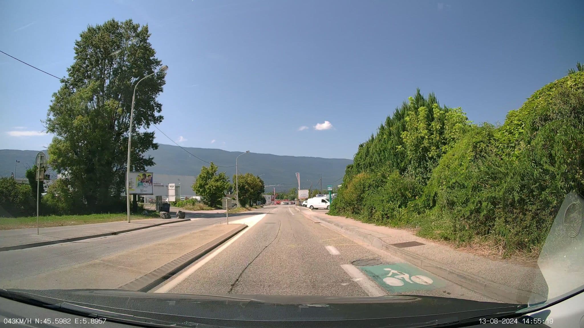Street view near Brit'Hôtel, La Motte-Servolex — © heetENkoel (CC BY-SA · Mapillary)
