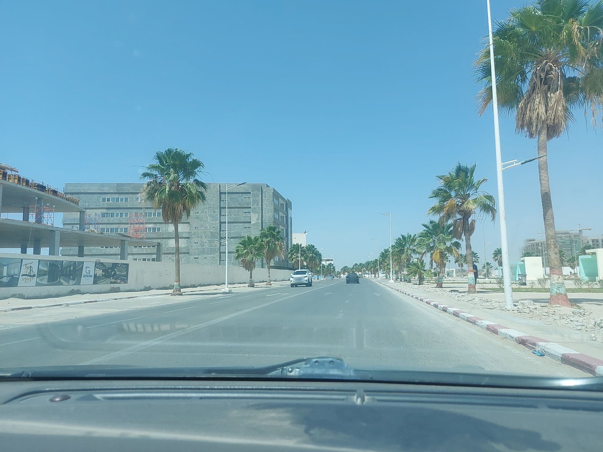 Street view near Hotel Fasq, Tevragh Zeina — © vetah20 (CC BY-SA · Mapillary)