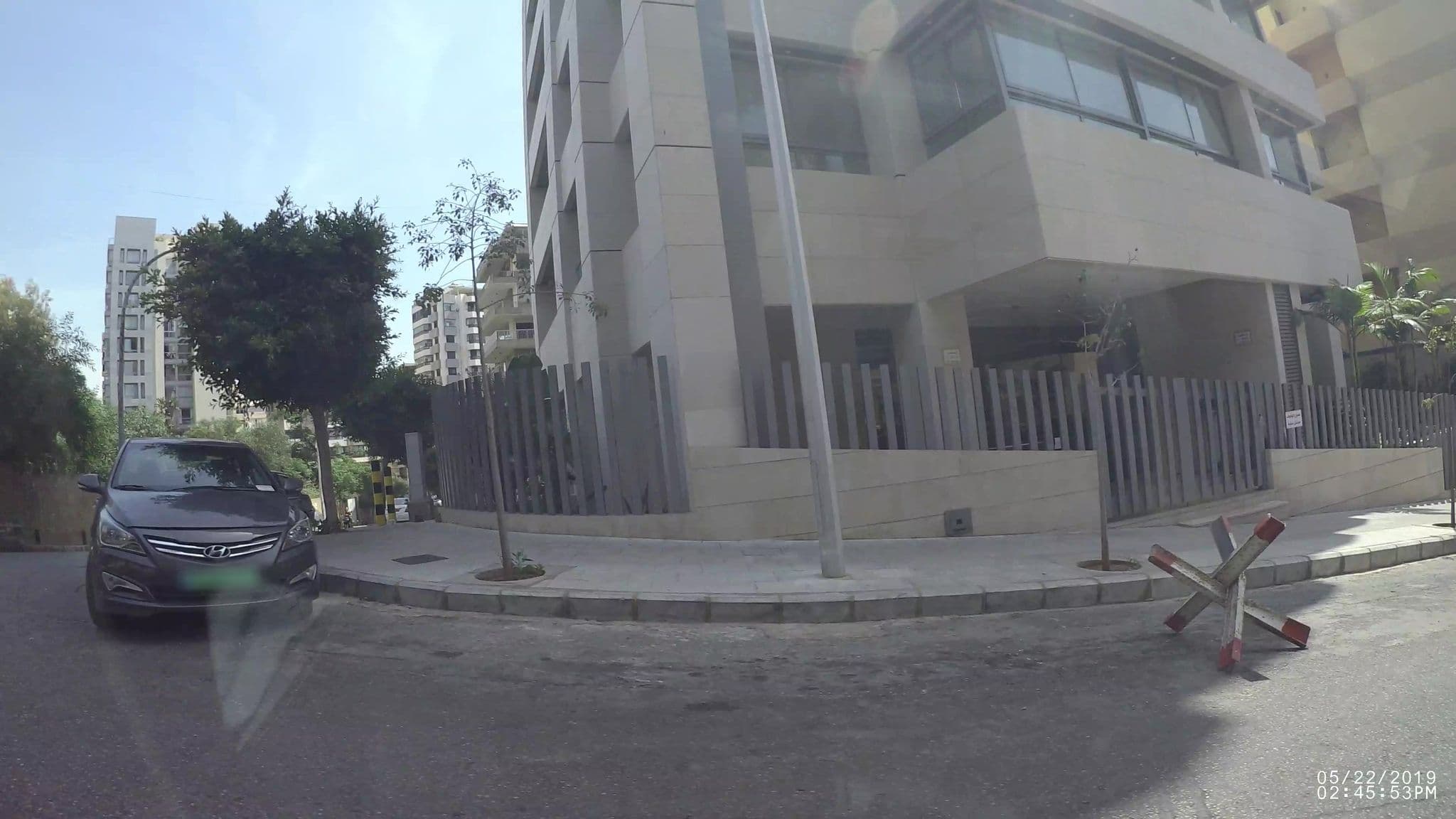 Street view near فندقنا عالروشه, Ra’s Bayrūt — © kaartcam (CC BY-SA · Mapillary)