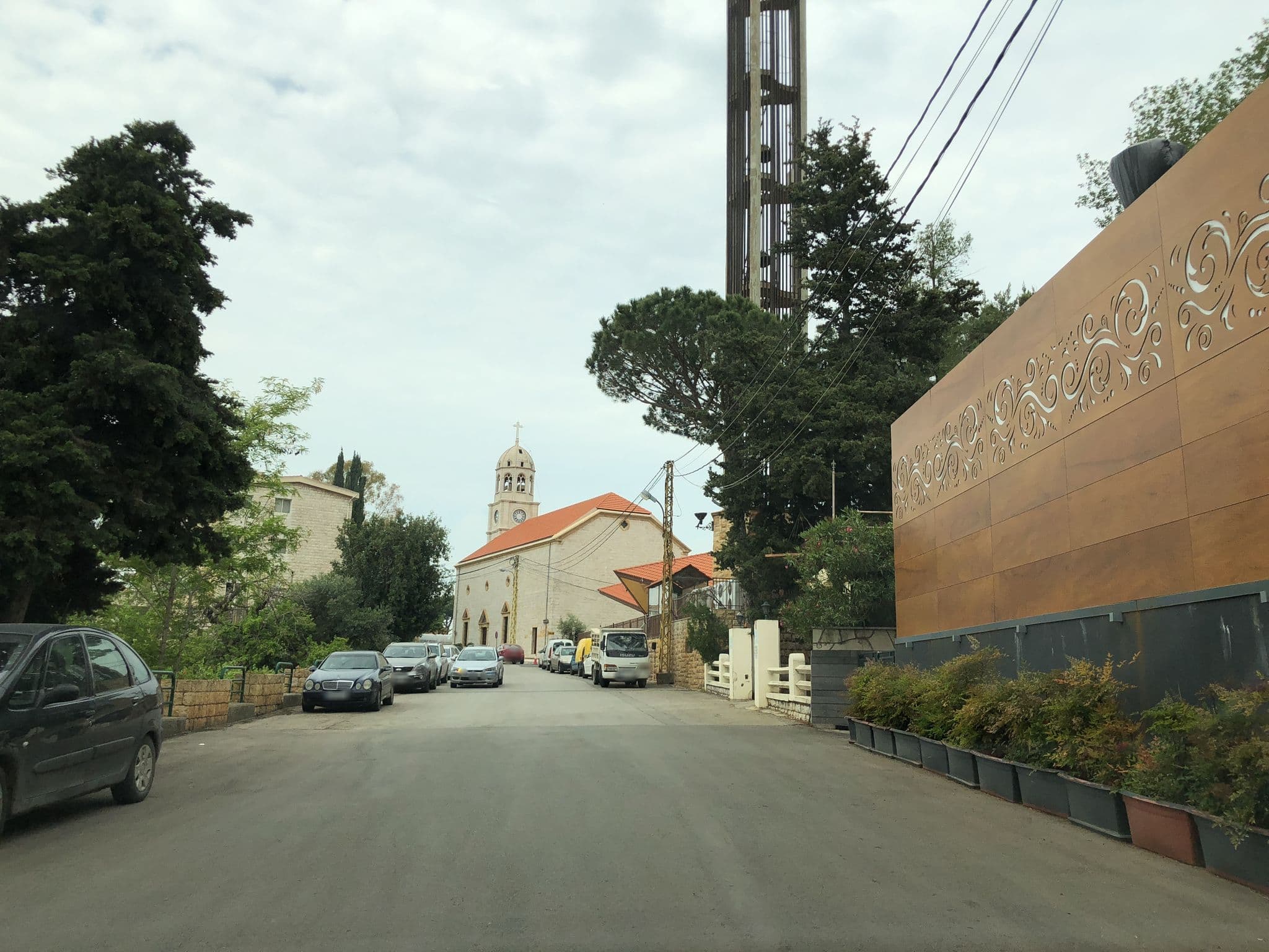 Street view near Garden Hotel, Bhamdoûn el Mhatta — © ronfarra (CC BY-SA · Mapillary)