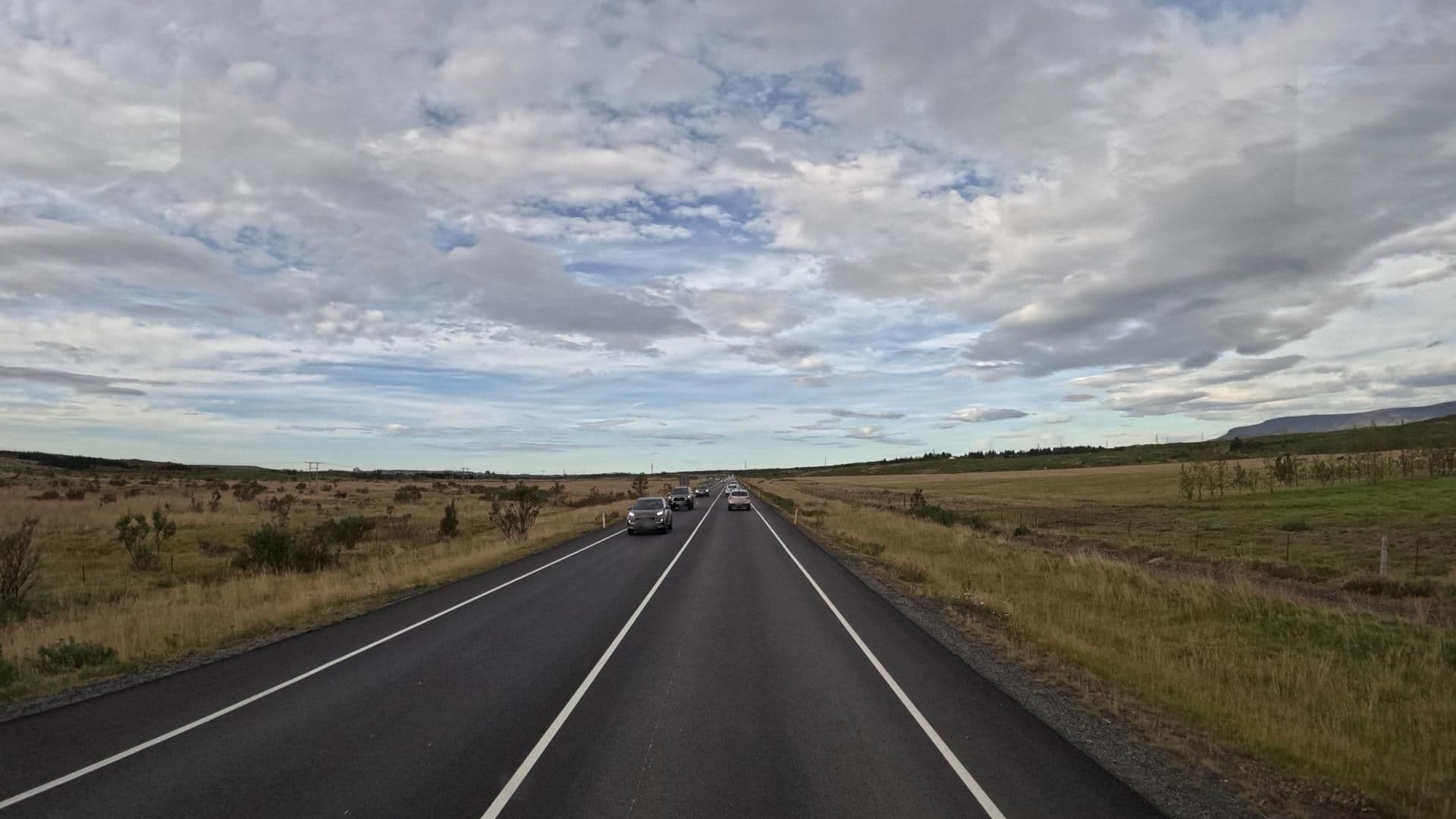 Street view near Gunnarshólmi v/ Suðurlandsveg, Mosfellsbær — © bct (CC BY-SA · Mapillary)