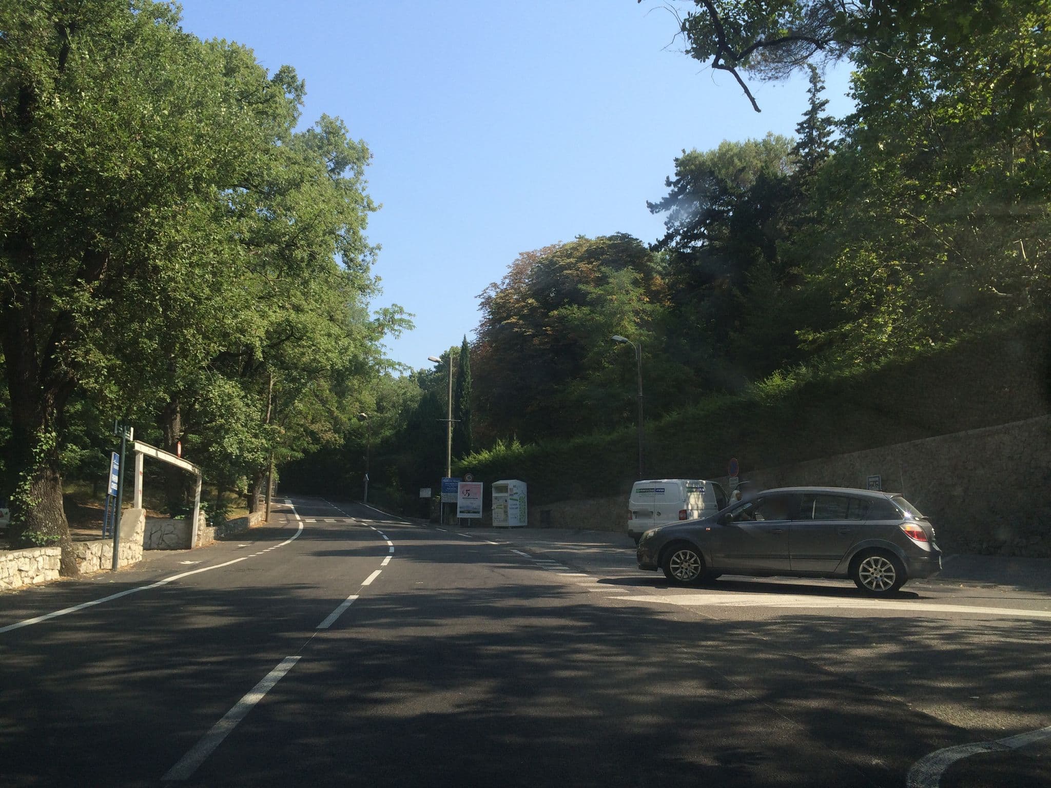 Street view near Aire Chemin des Trious, Saint-Paul-de-Vence — © sarawabreus (CC BY-SA · Mapillary)