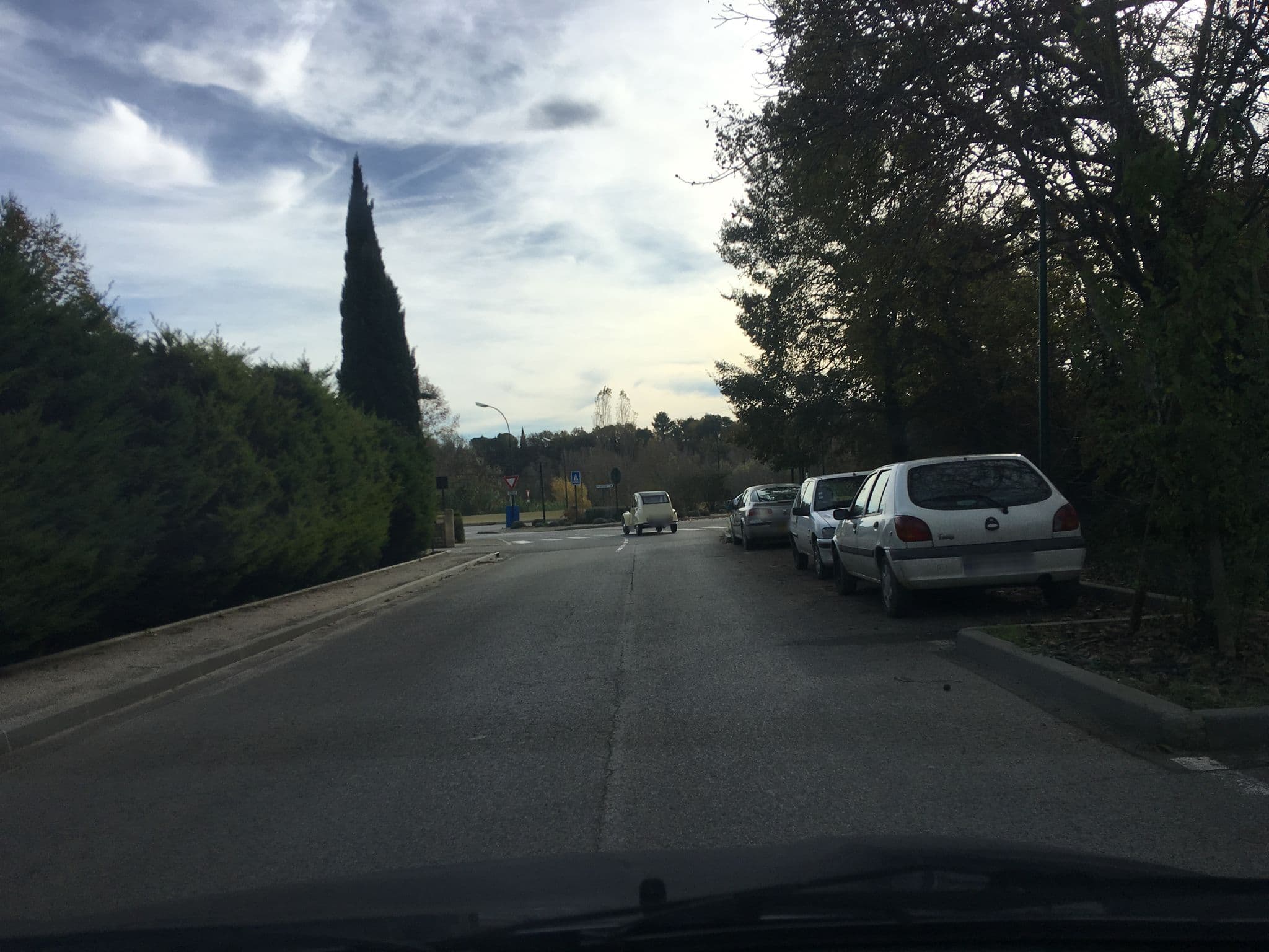 Street view near Le Petit Mas de Marie, Pertuis — © zimmy (CC BY-SA · Mapillary)