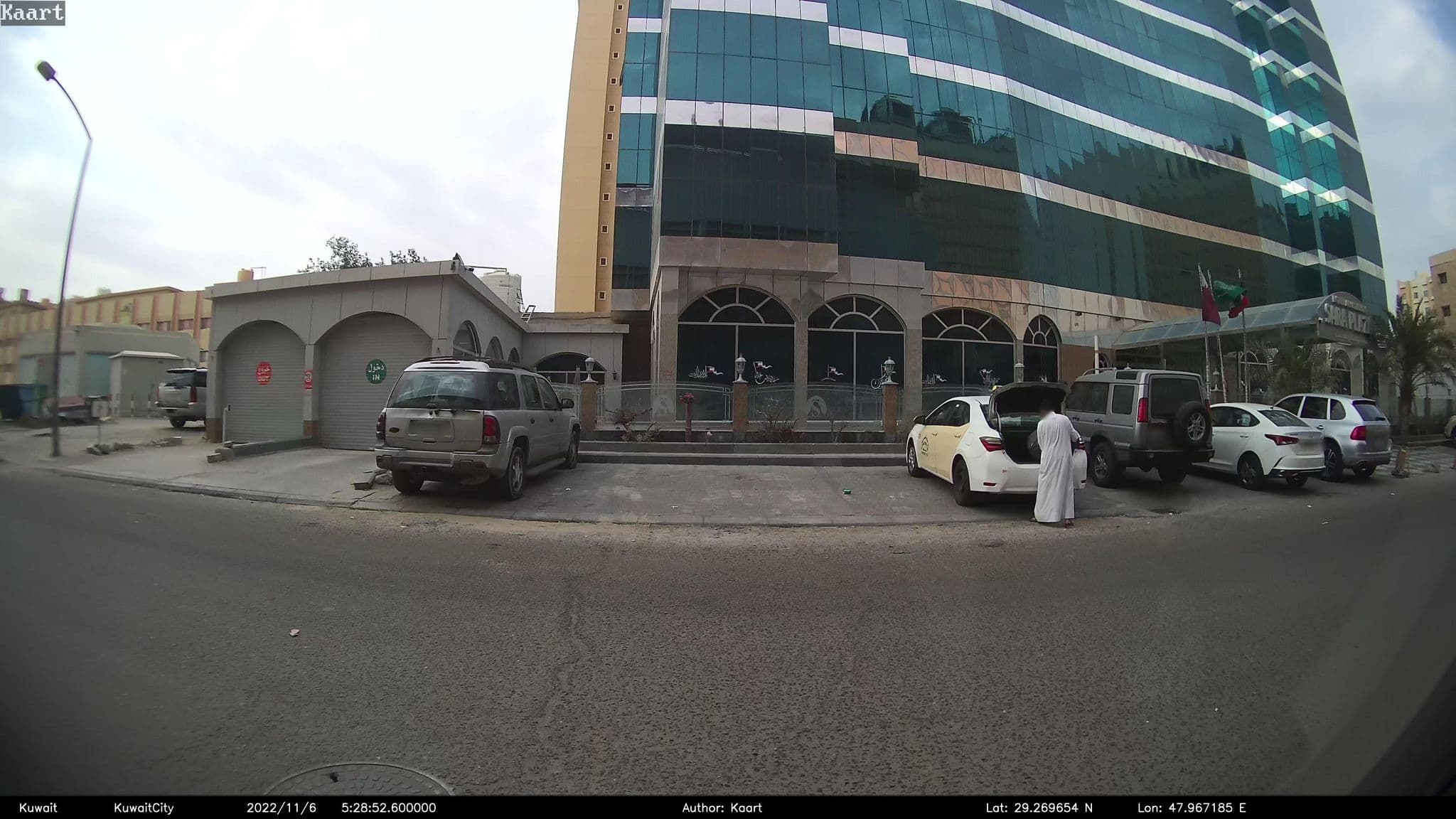 Street view near Sara Palaza Hotel Apartments, Janūb as Surrah — © kaart_2 (CC BY-SA · Mapillary)