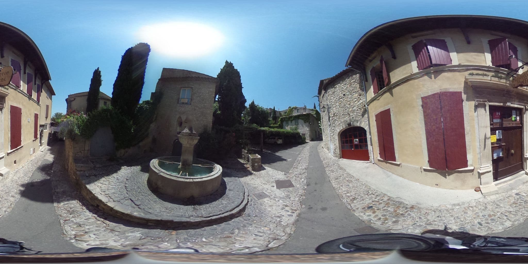Street view near Hostellerie le Beffroi, Vaison-la-Romaine — © zimmy (CC BY-SA · Mapillary)
