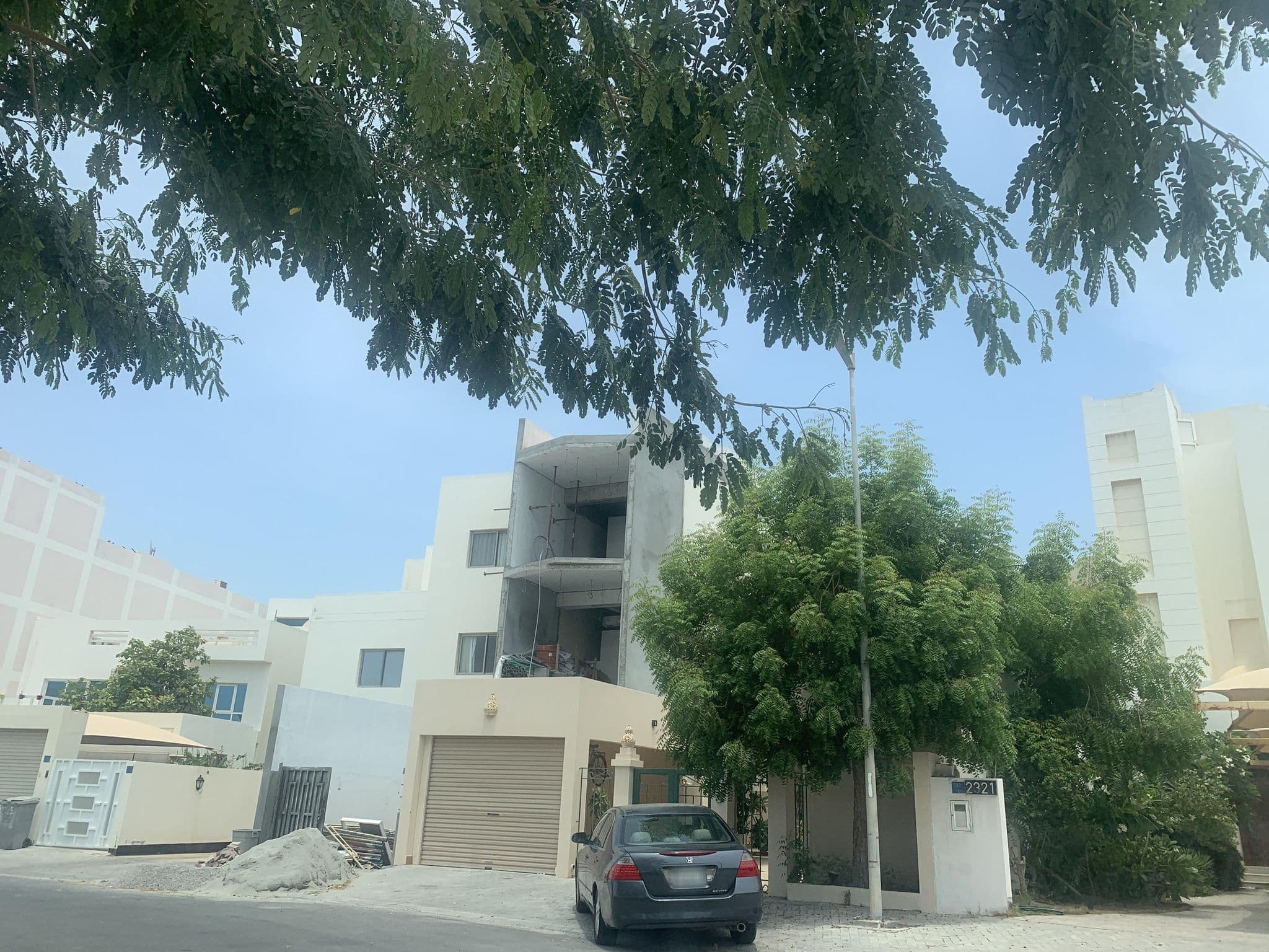 Street view near Renaissance Hotel, Al Ḩadd — © sherif1234 (CC BY-SA · Mapillary)