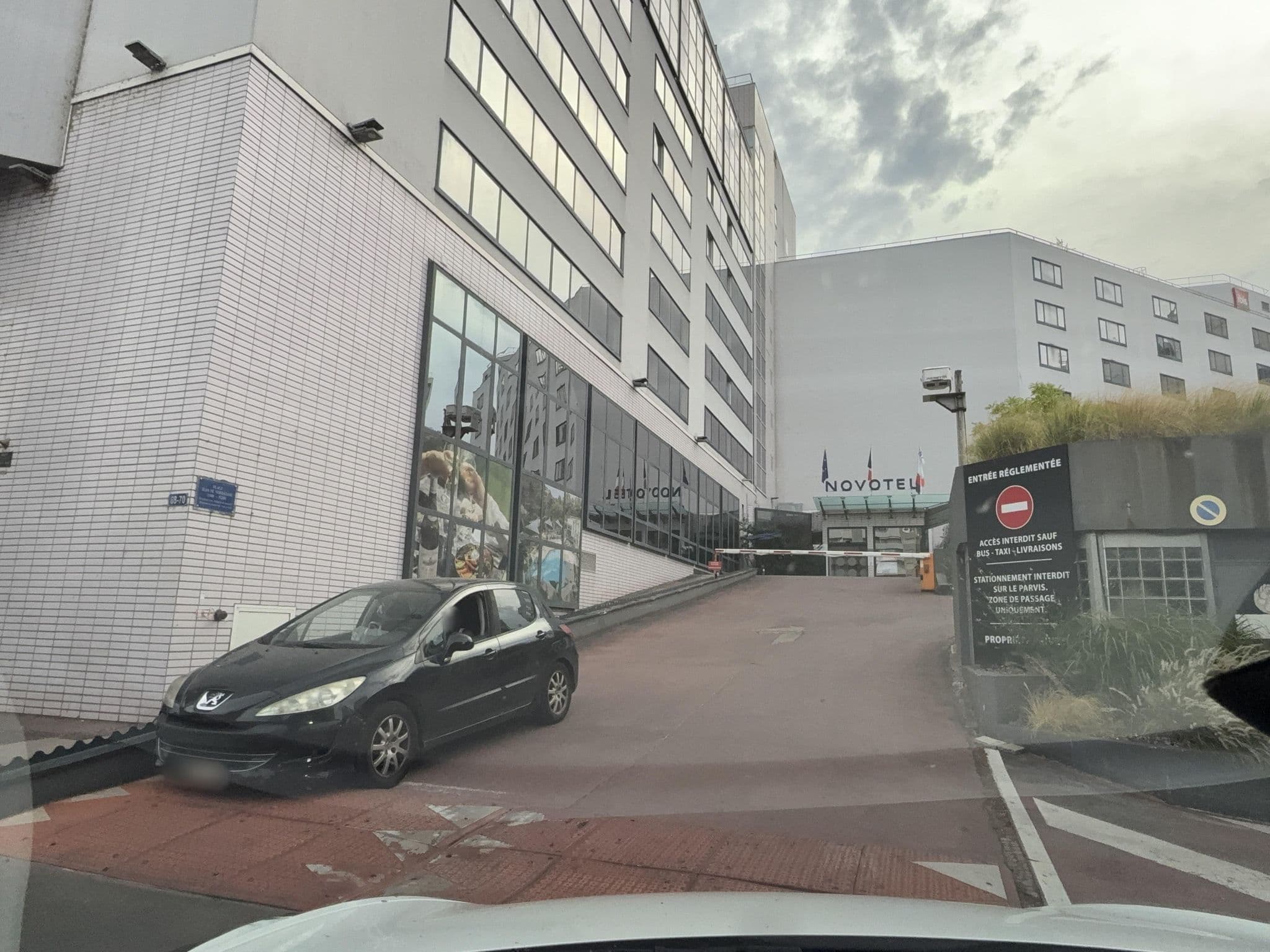 Street view near Novotel Lyon Gerland Musée des Confluences, La Mulatière — © ottor (CC BY-SA · Mapillary)